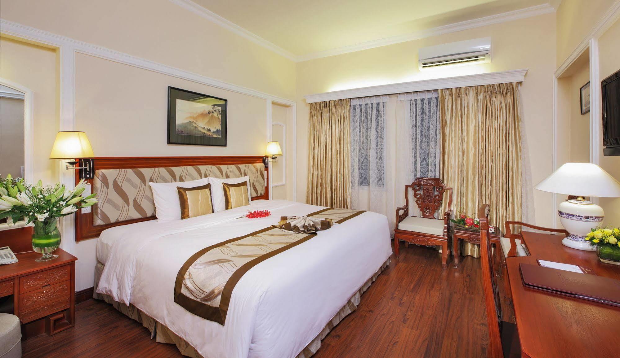 Royal Saigon 4*