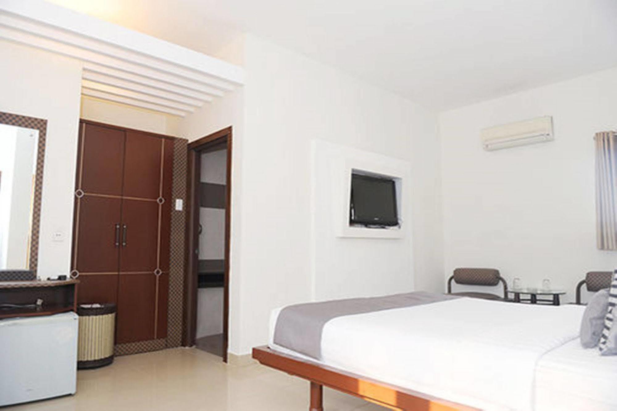 Hotel Thuy Sakura & Serviced 3*