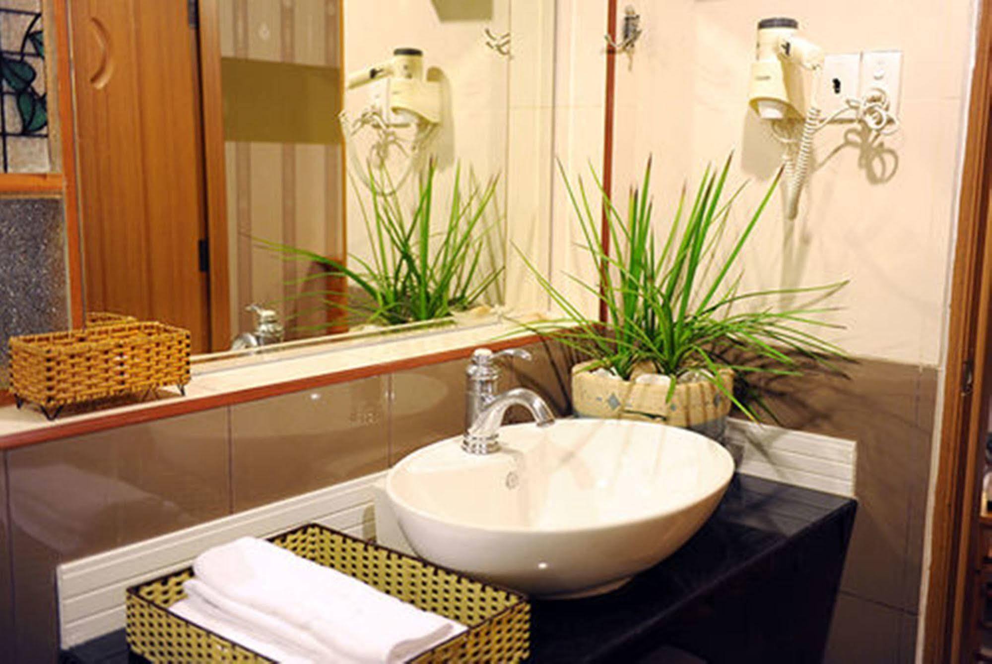 Hotel Thuy Sakura & Serviced Bandar Ho Chi Minh