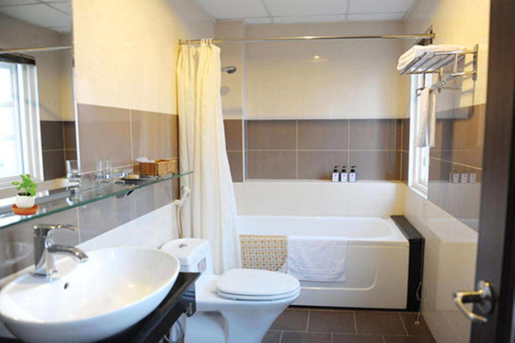 Thuy Sakura & Serviced 3* Bandar Ho Chi Minh