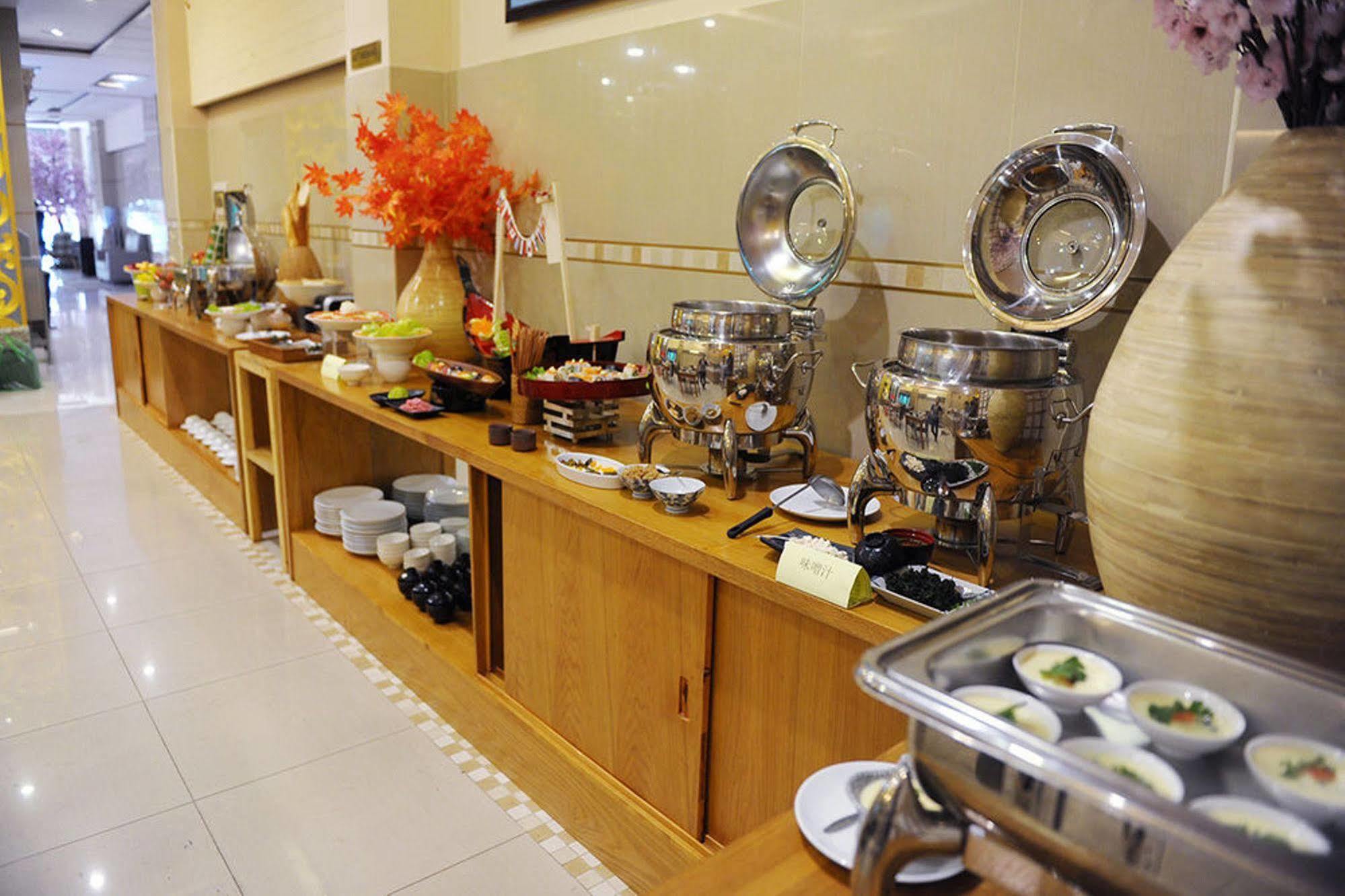 Thuy Sakura & Serviced Hotel 3*