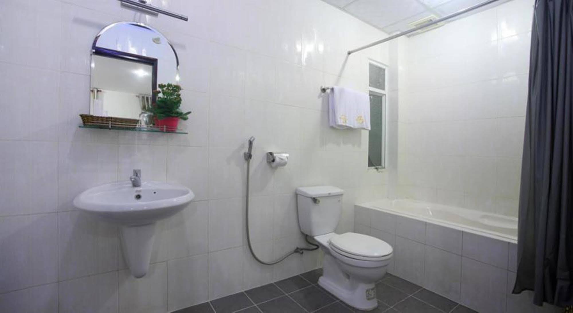 Hotel Rain Bow Ho Chi Minh City