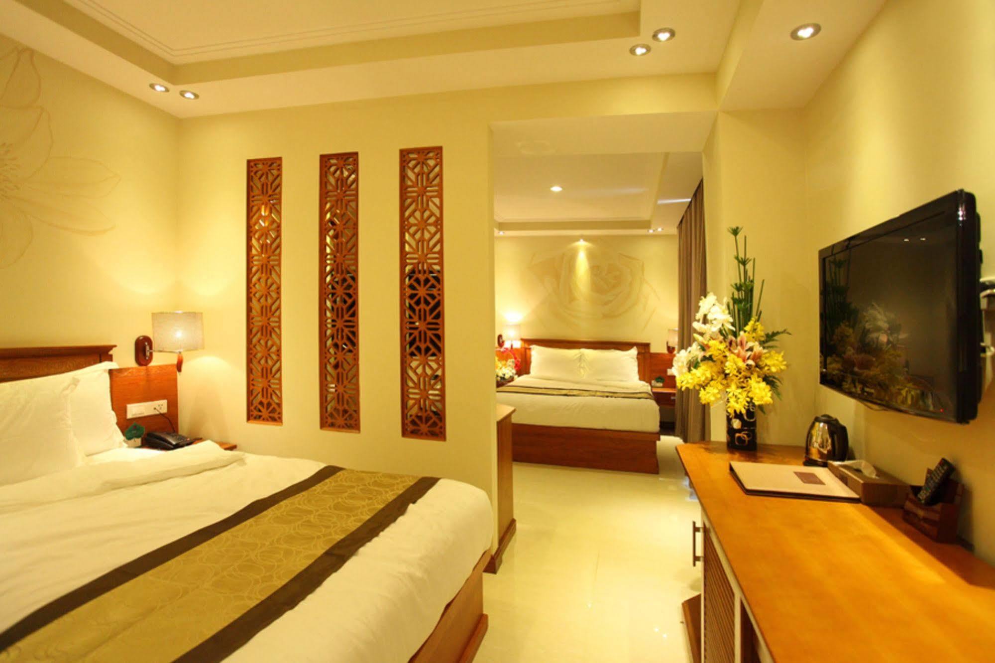 Au Charner Hotel