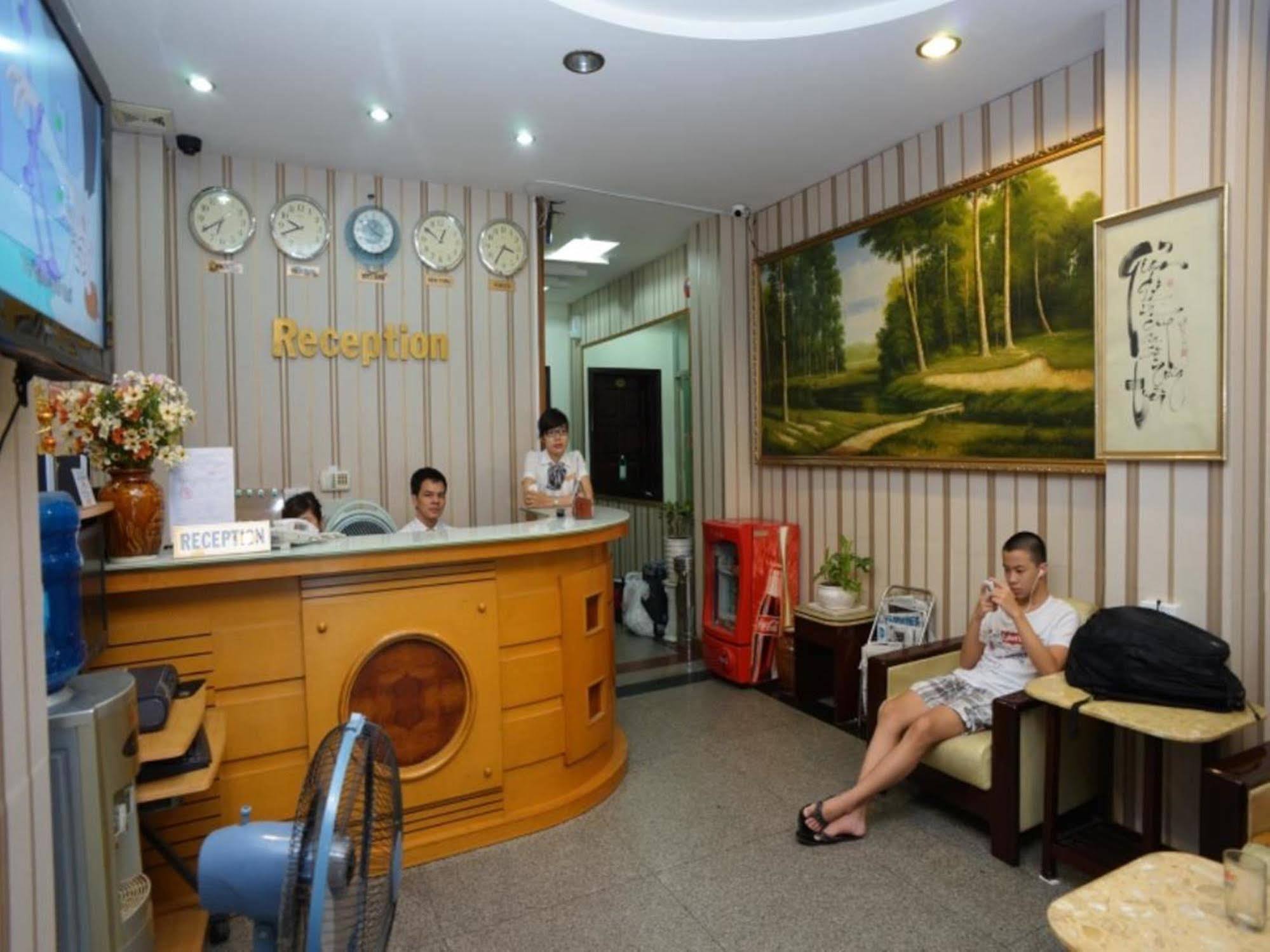 Hotel A25 - 22 Nguyen Cu Trinh 2*