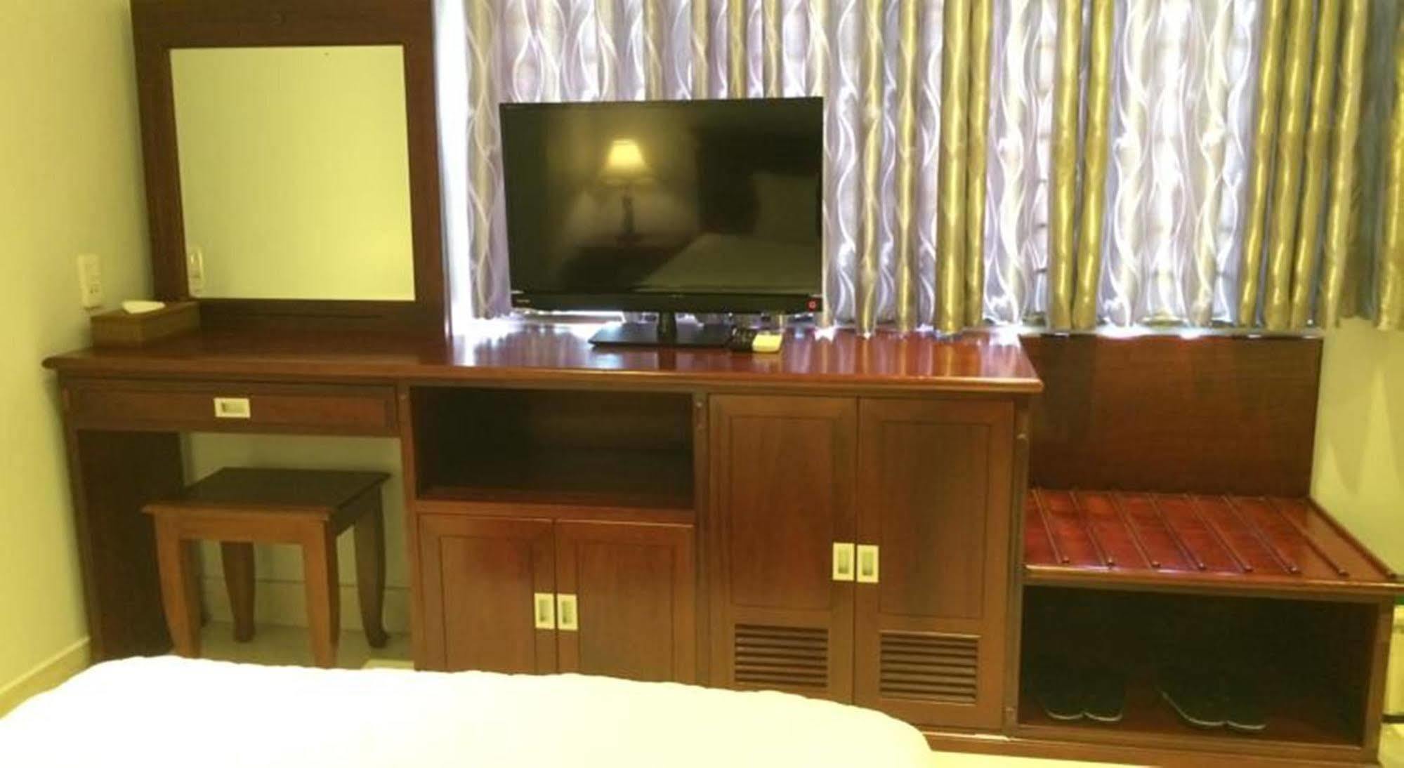 Hotel Phoenix Saigon 2*