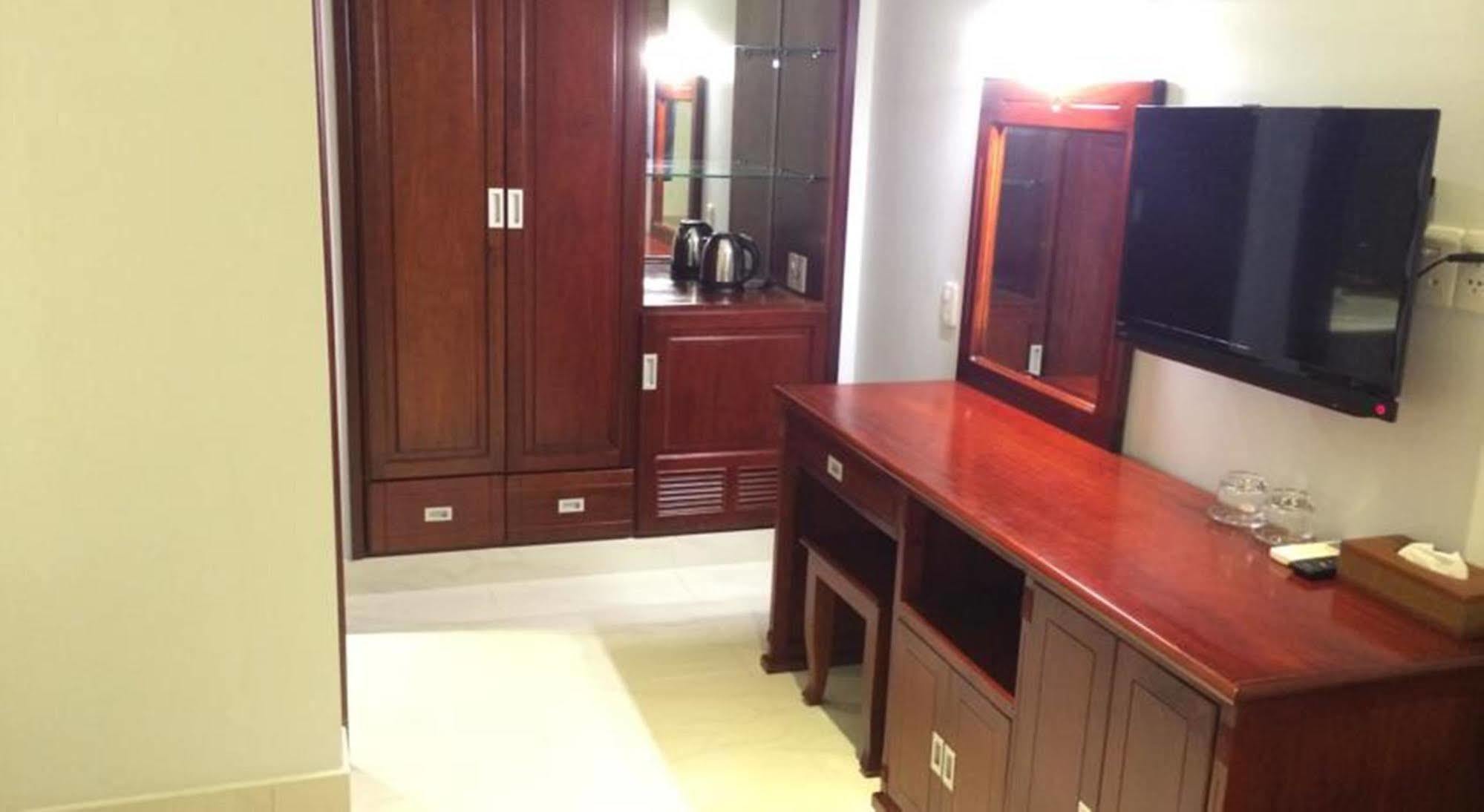 Phoenix Saigon 2*