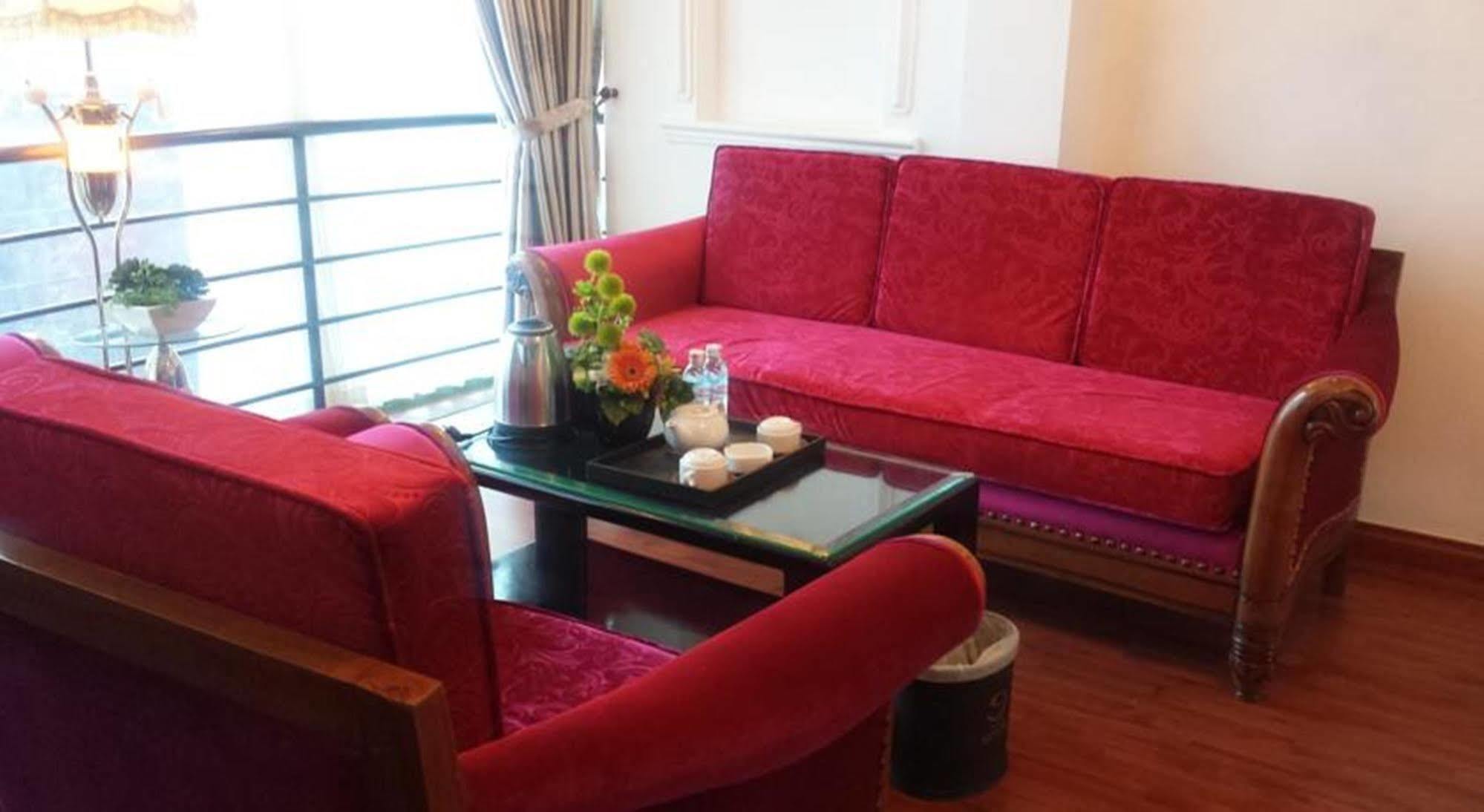 Universe Saigon 3*