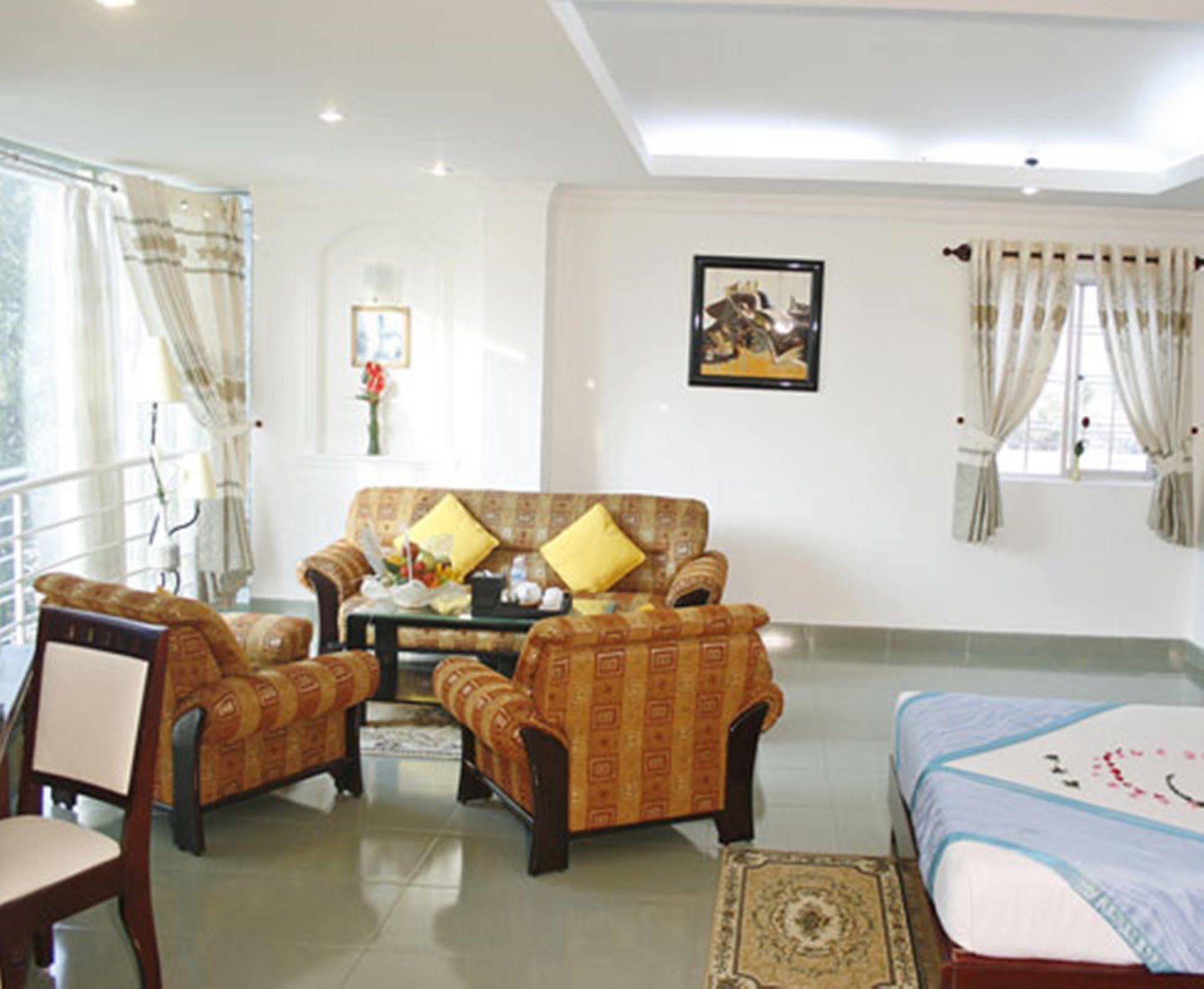 Universe Saigon Hotel 3*