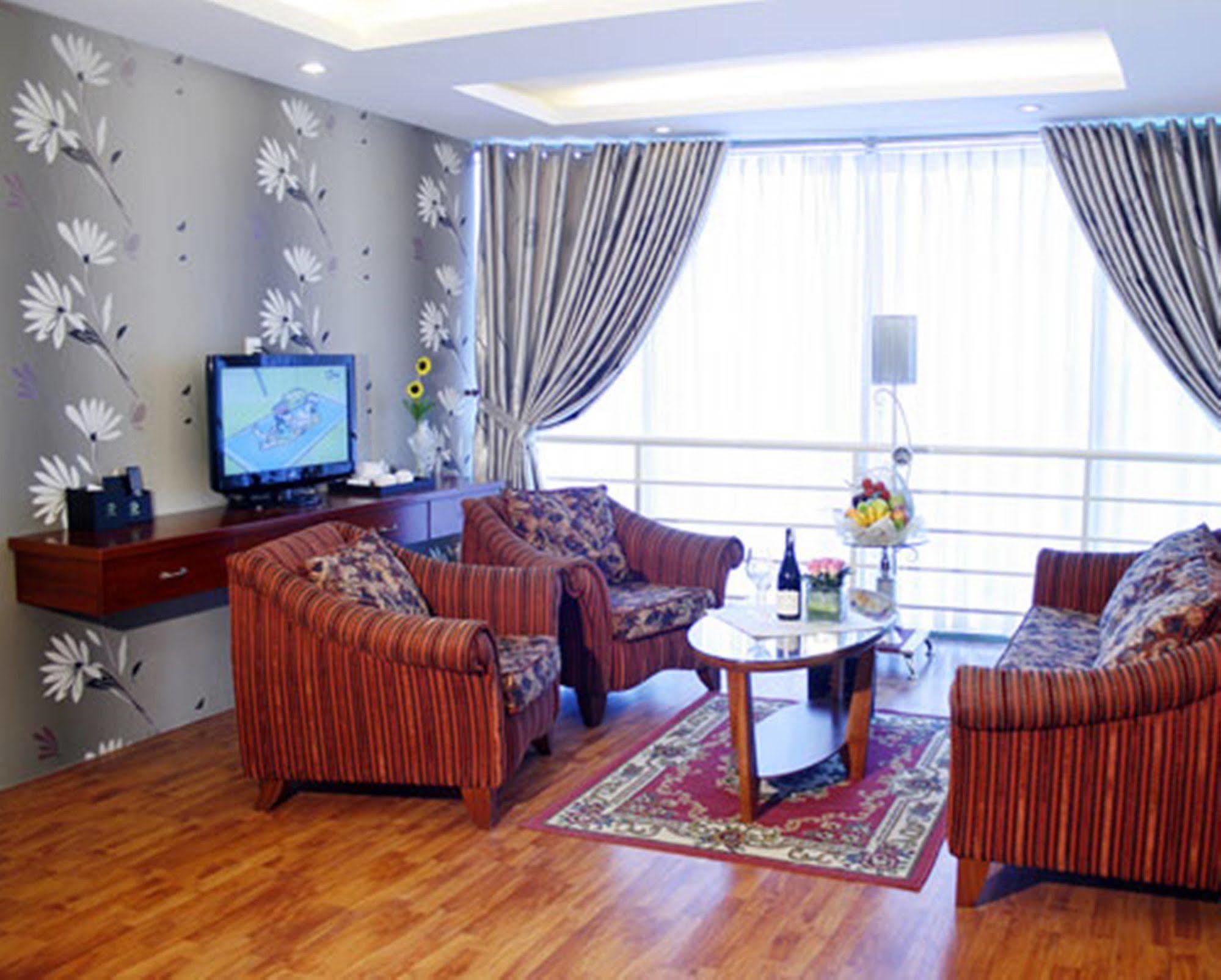 Universe Saigon Hotel 3*