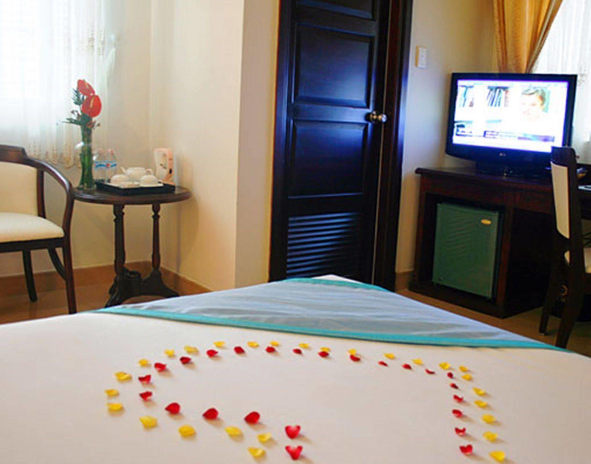 Hotel Universe Saigon