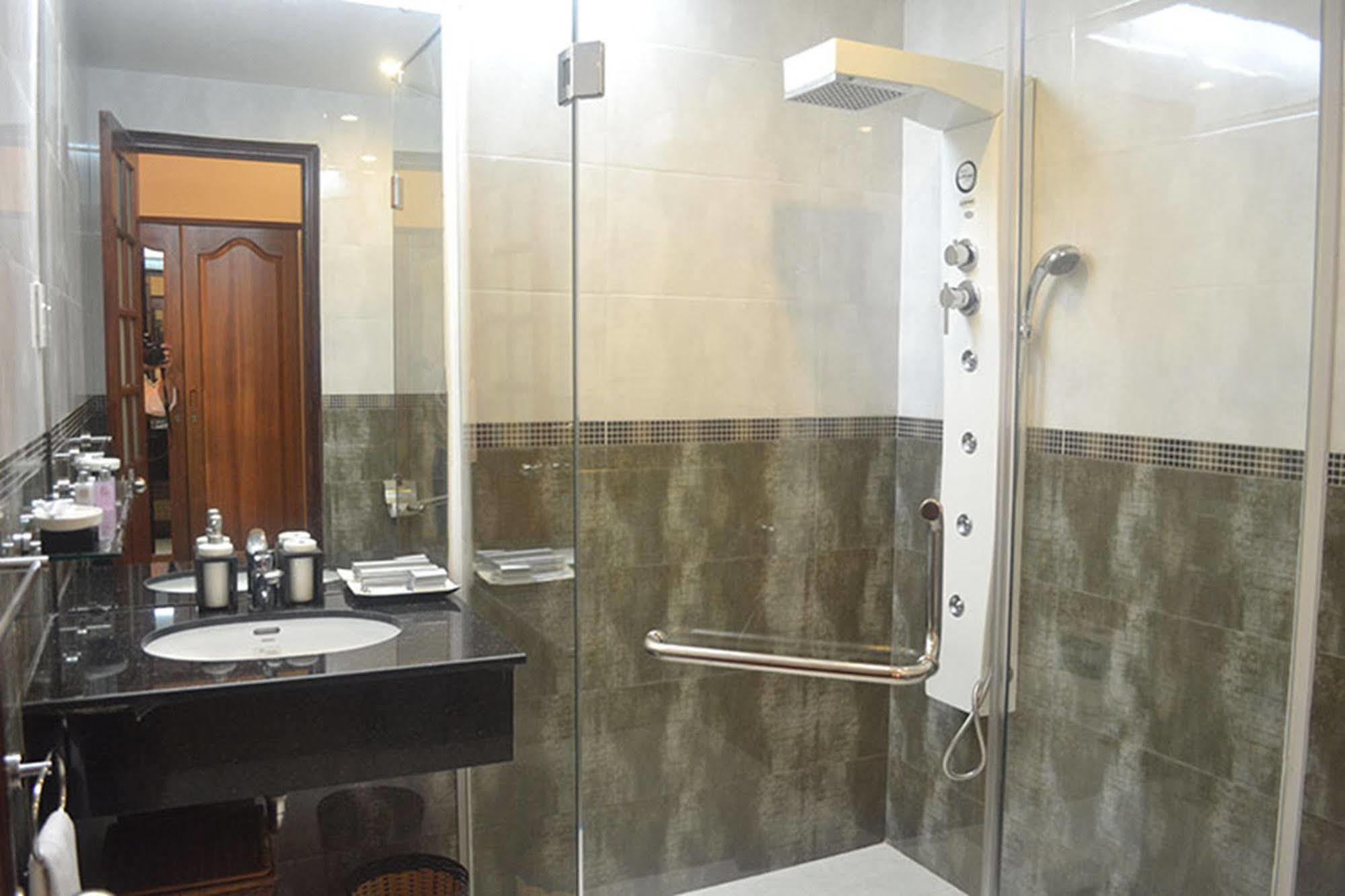 Saigon River Boutique 2*