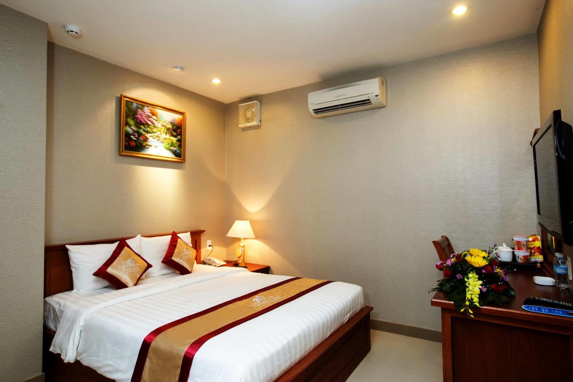 Hotel White Lion 3*