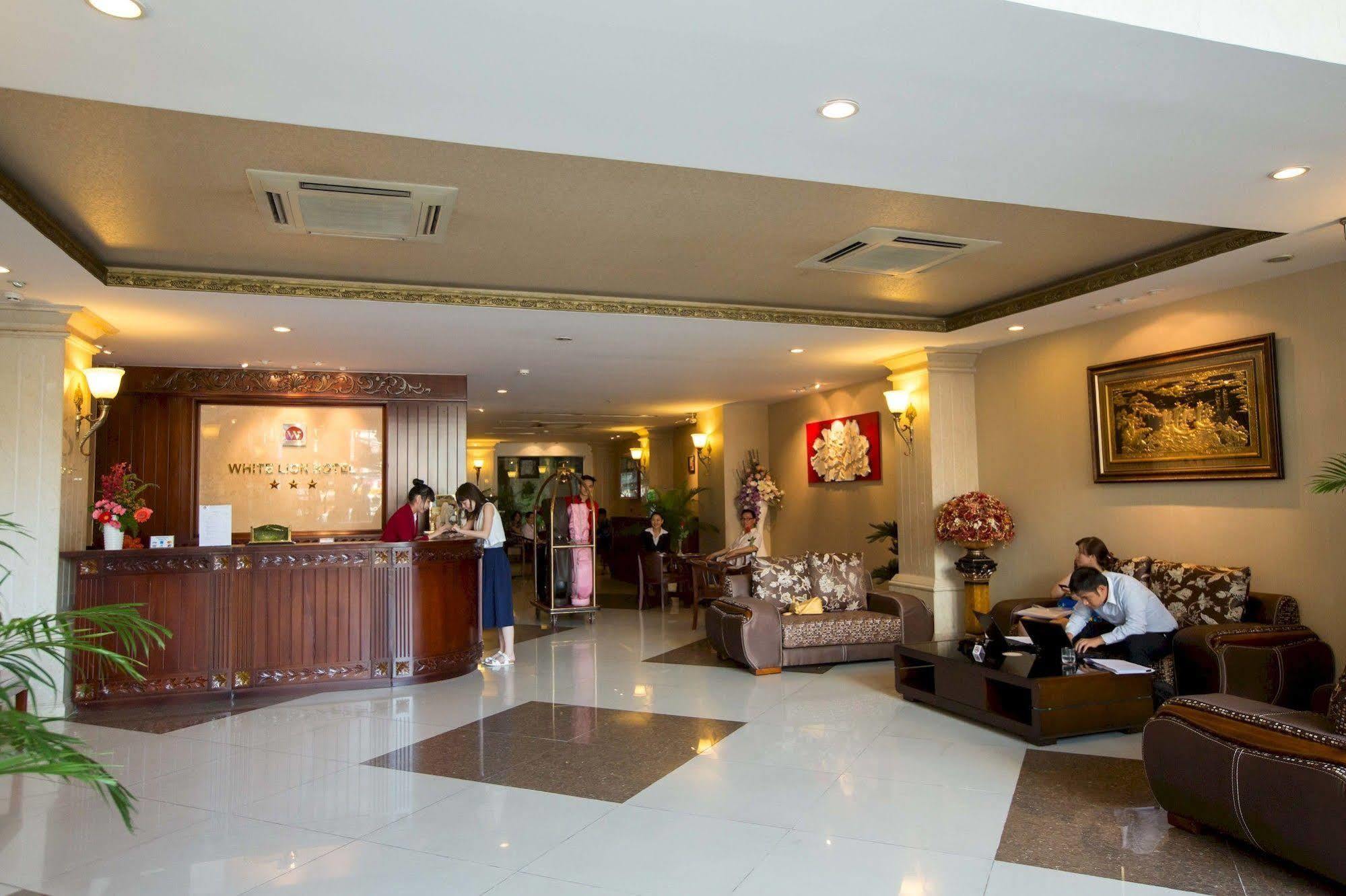 Hotel White Lion 3*