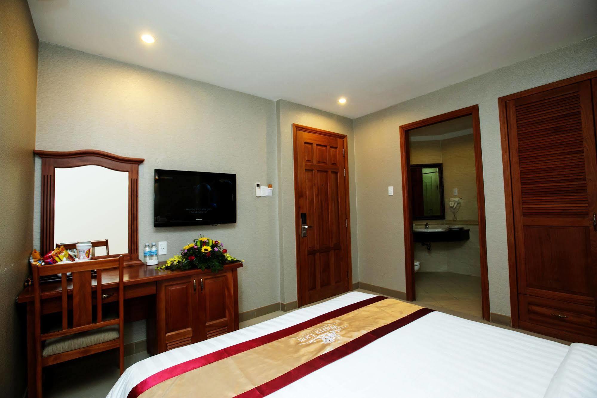 Hotel White Lion 3*