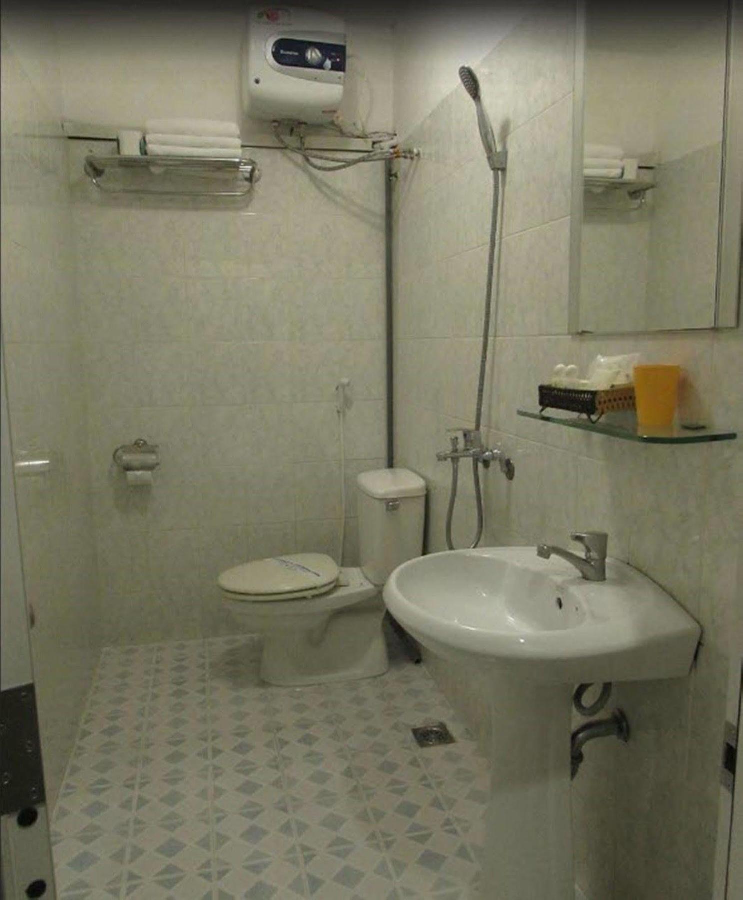 Oyo 438 Small Bay Hotel