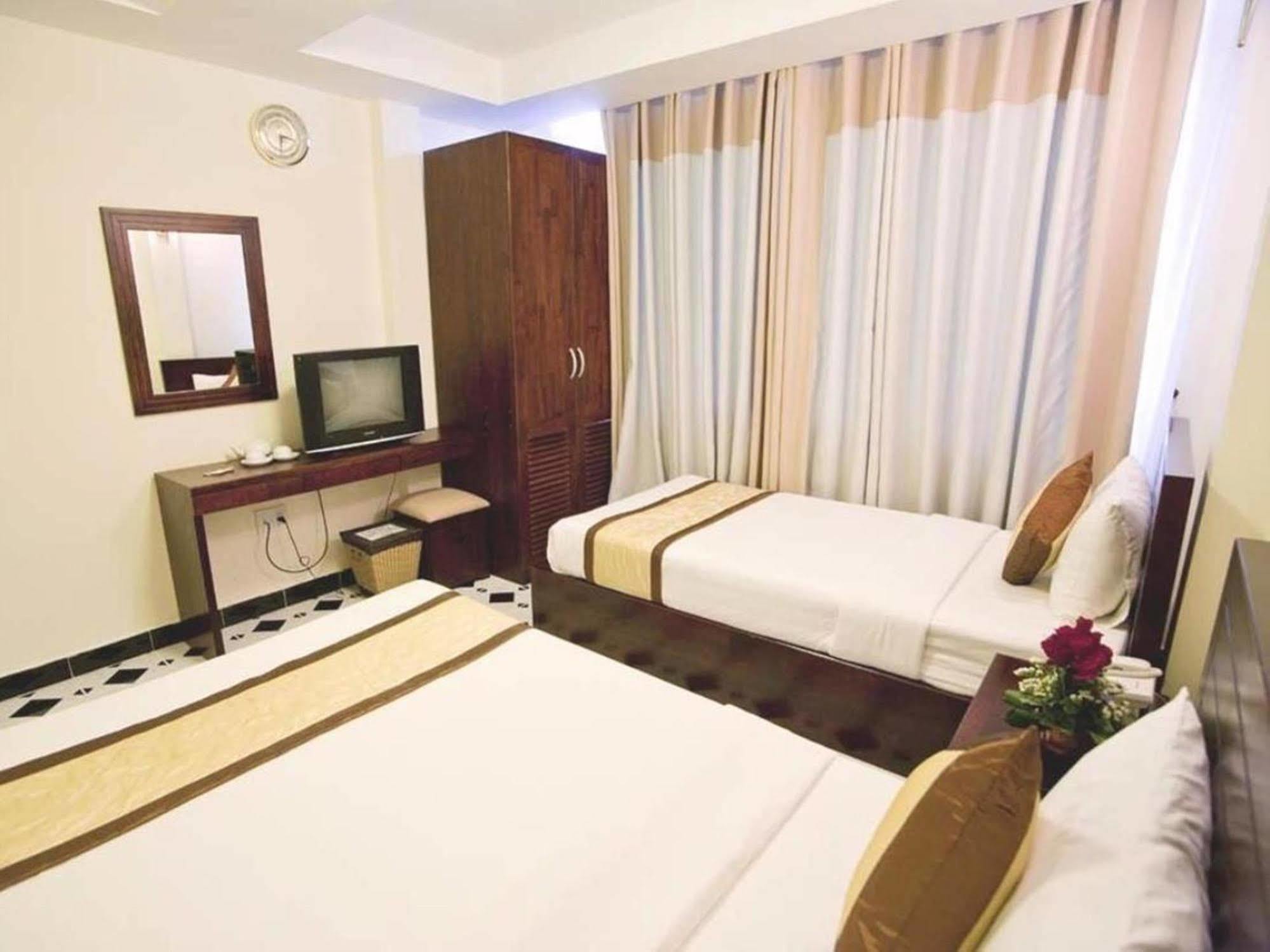 Oyo 438 Small Bay * Ho Chi Minh City