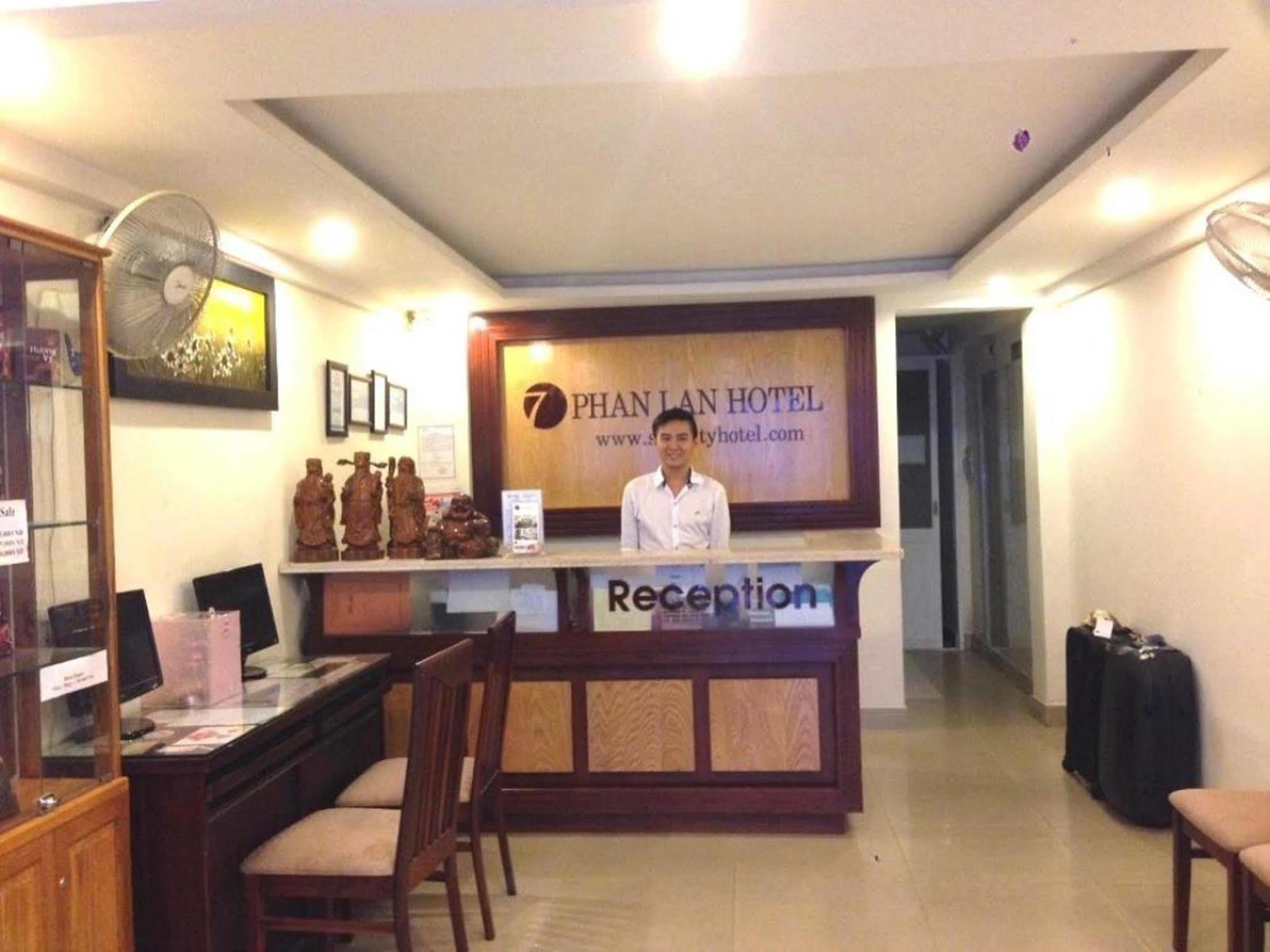 Oyo 438 Small Bay Hotel