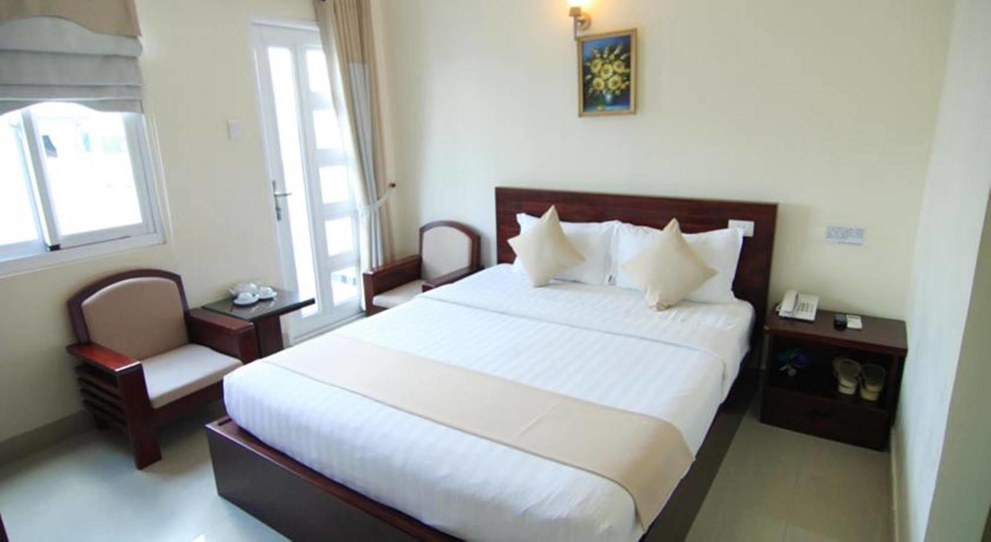 Oyo 438 Small Bay Hotel *