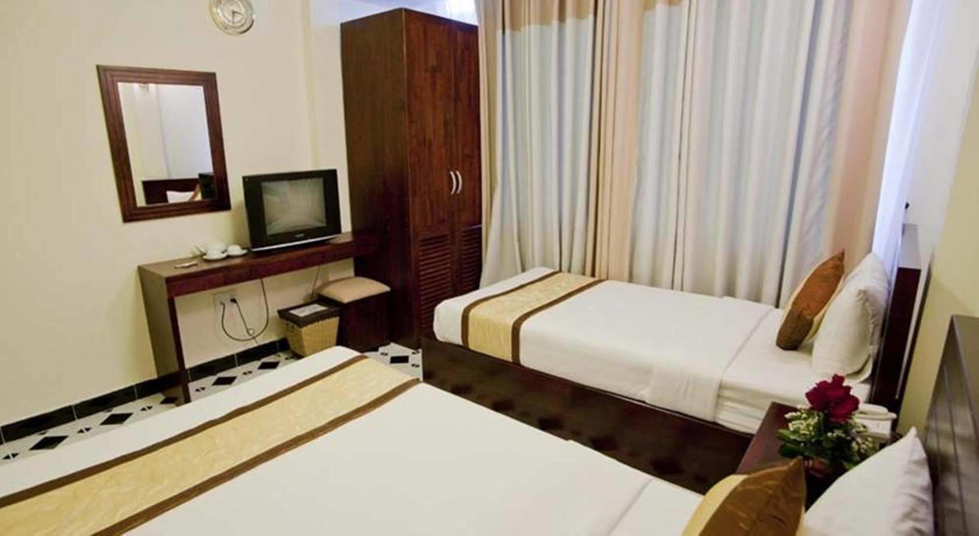 Oyo 438 Small Bay Ho Chi Minh City