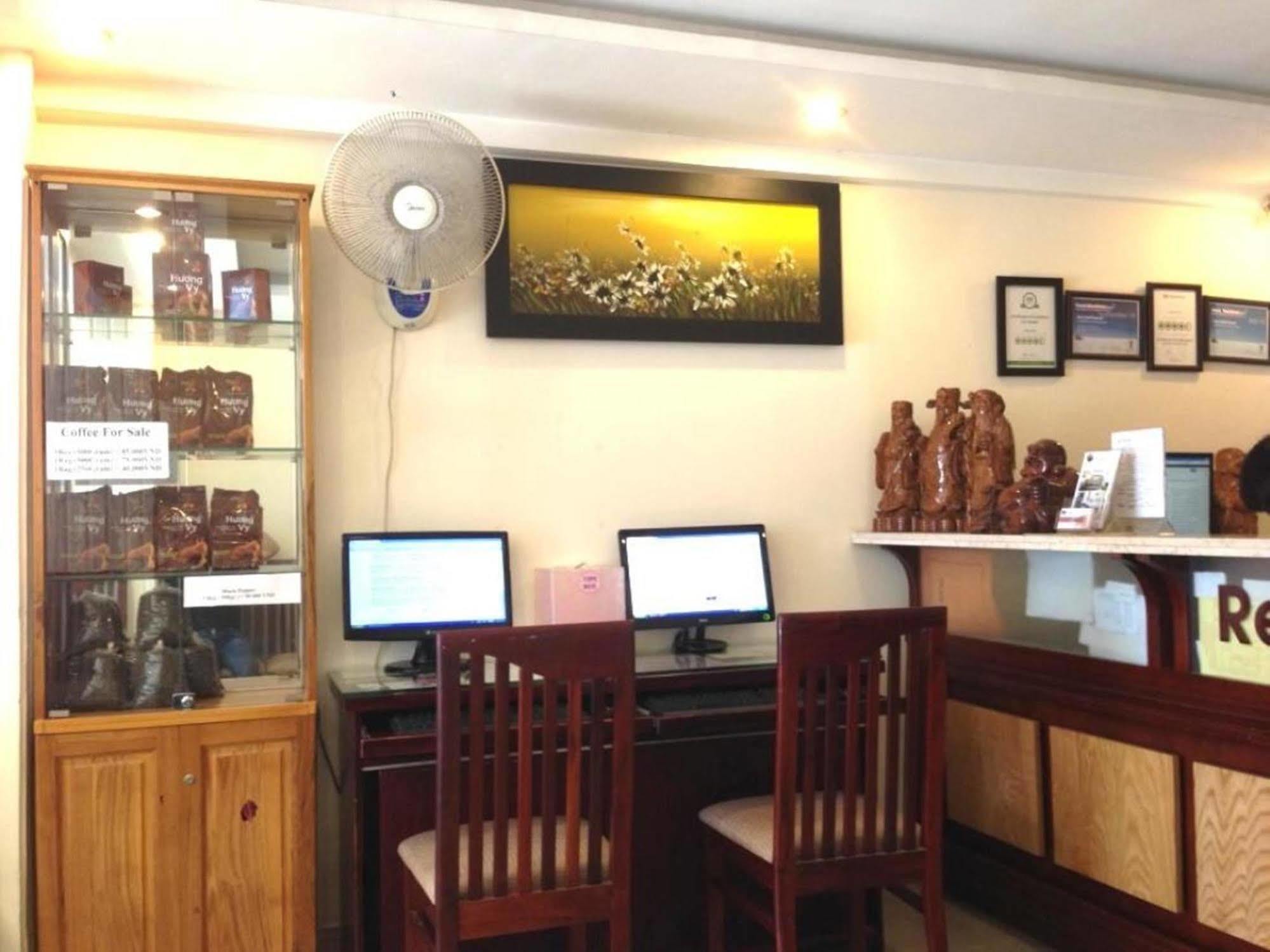 Oyo 438 Small Bay Hotel Ho Chi Minh City