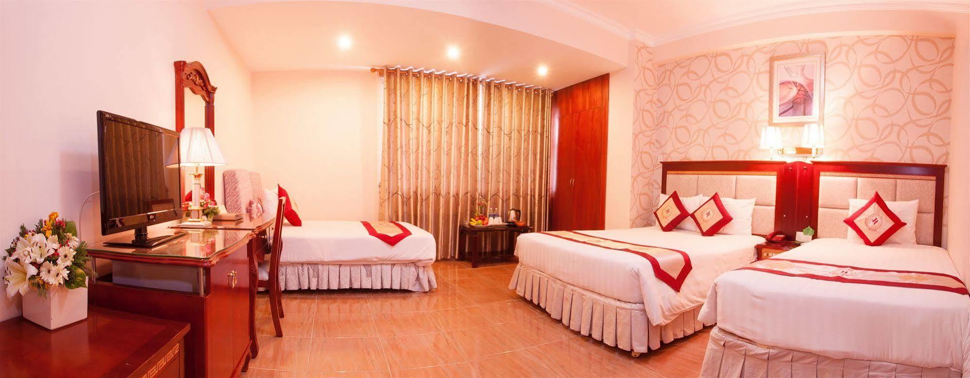 Cozy Midnight Khách sạn