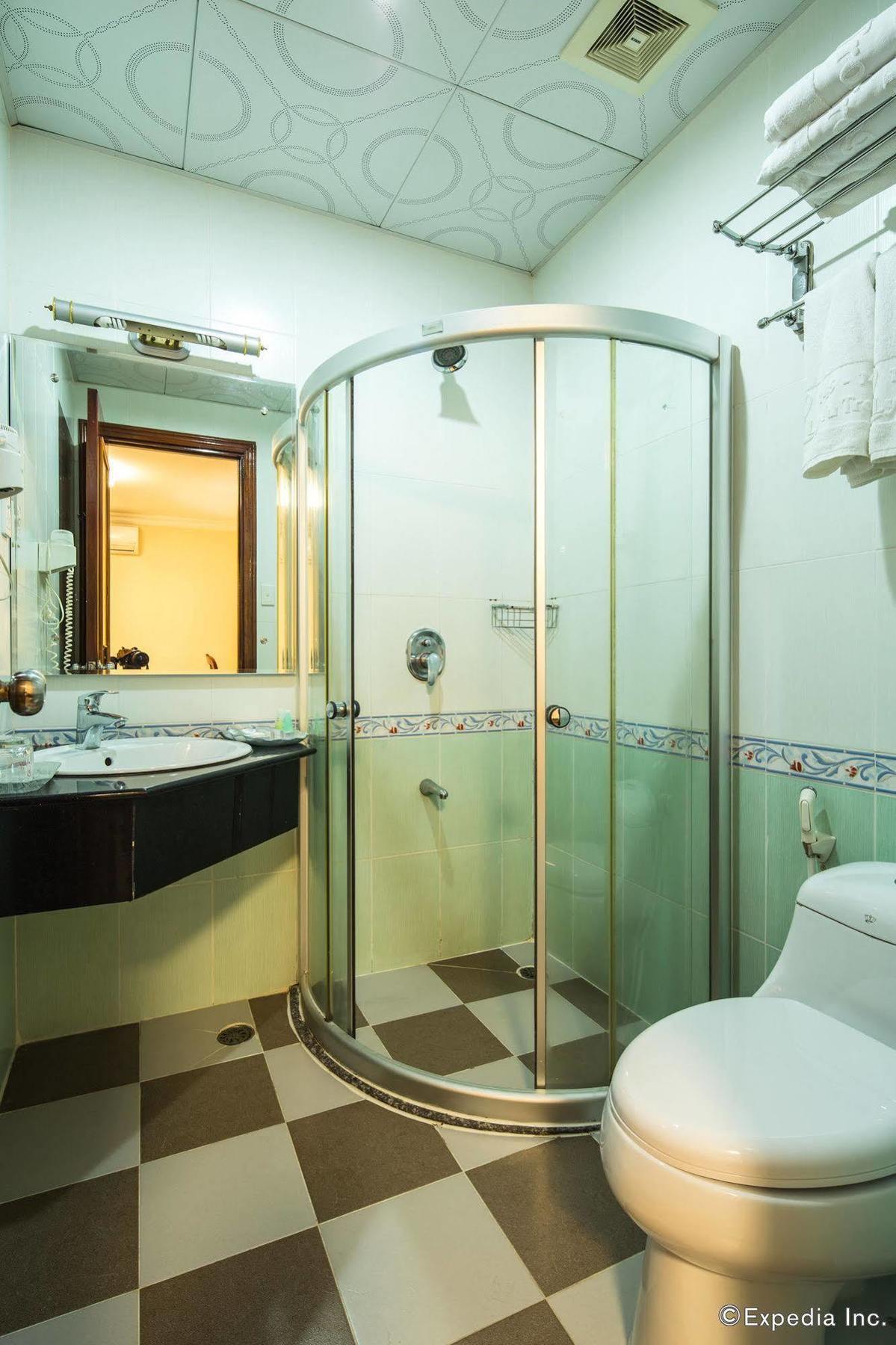 Cozy Midnight Khách sạn 4*