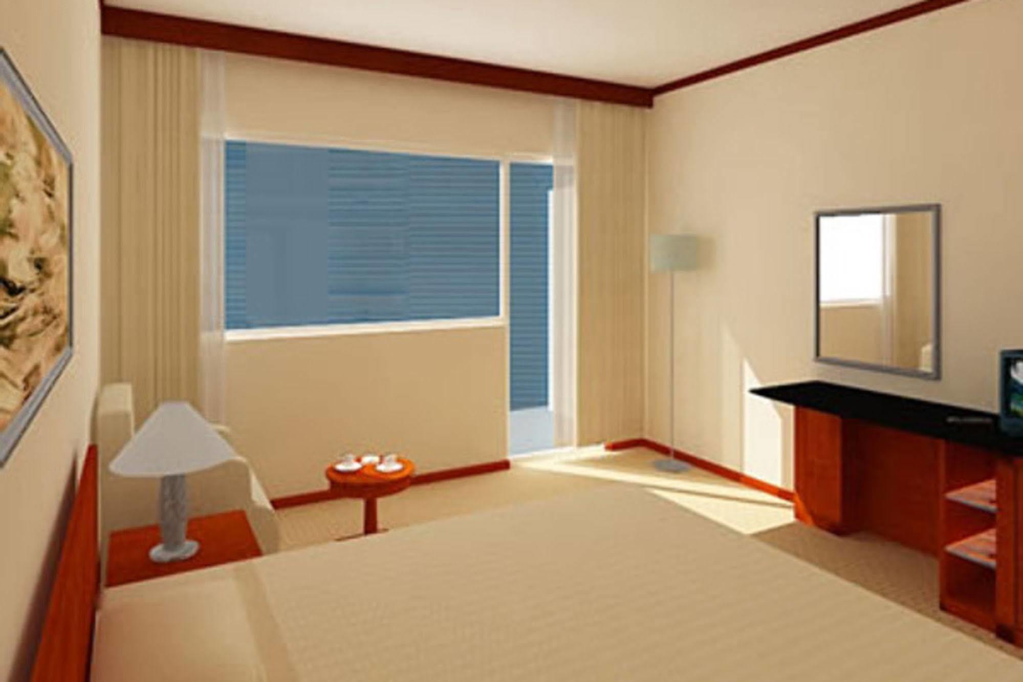 Queen - Ben Thanh Market Hotel