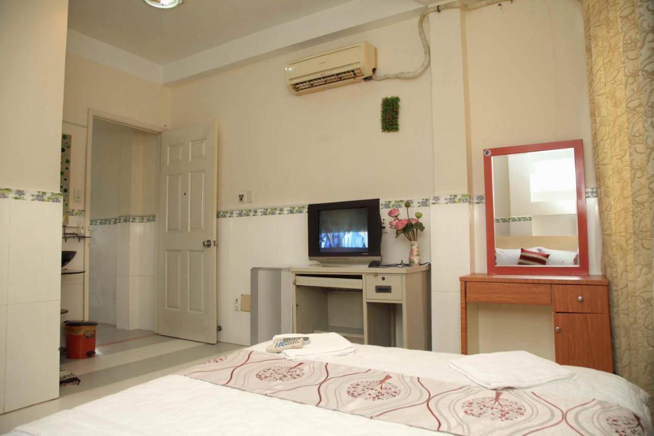 Expats Minh Quang