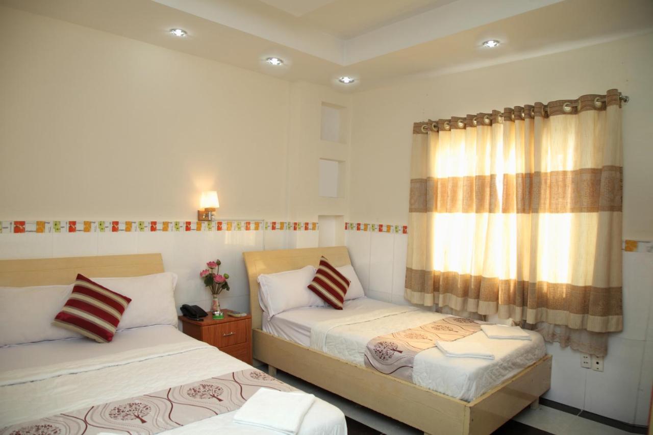Expats Minh Quang