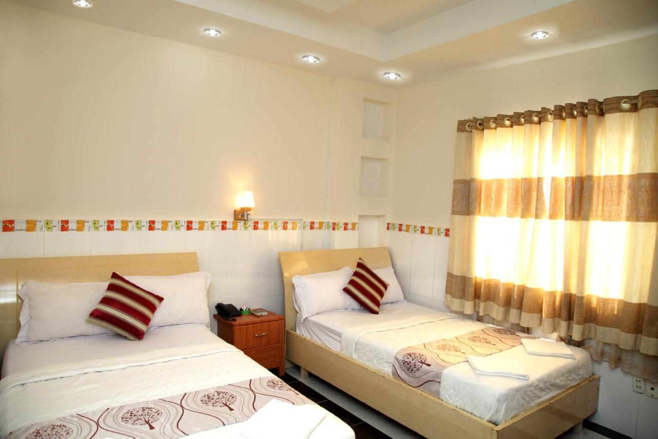 Expats Minh Quang