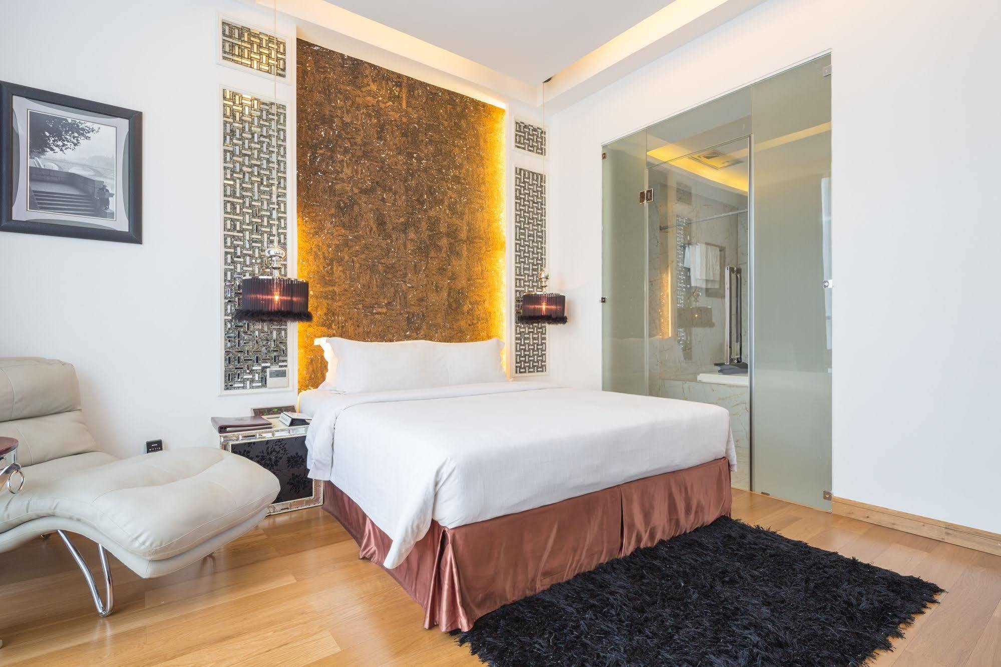 Hotel A&em Ba Trung 3*