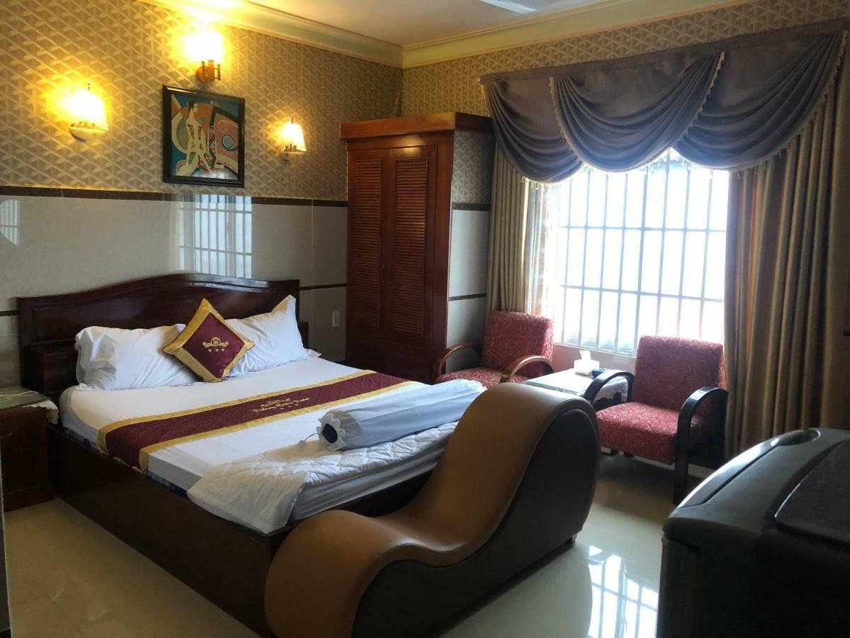 Hoang Quan Hotel 2*