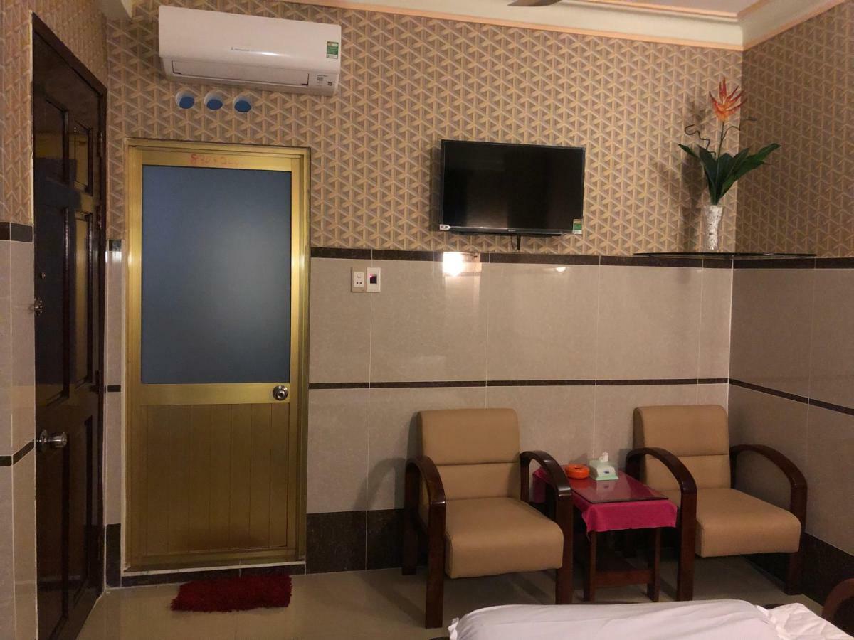 Hoang Quan Hotel 2*