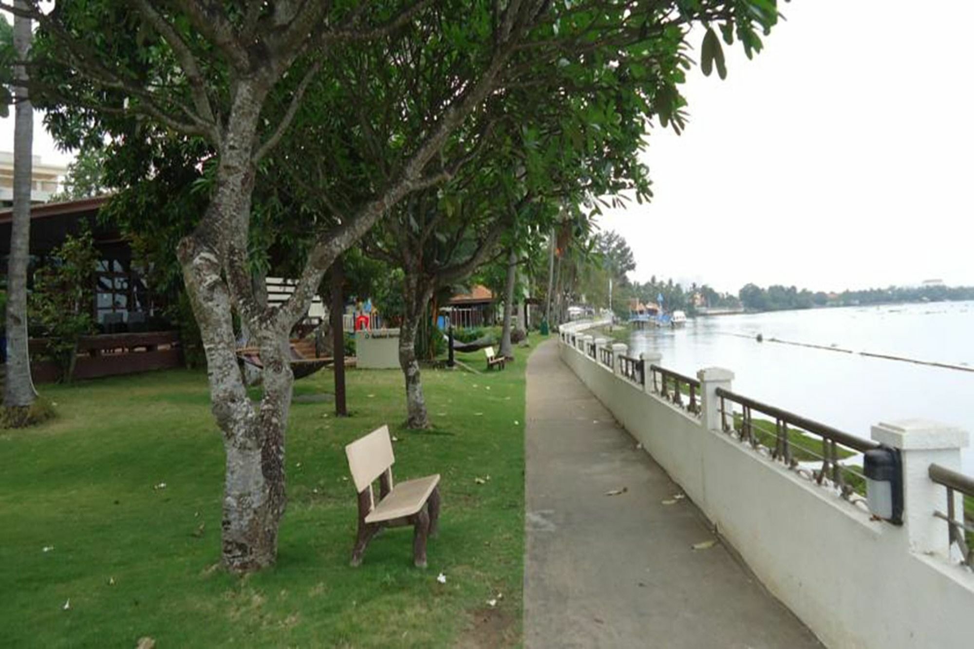 Riverside Serviced Aparthotel 4*