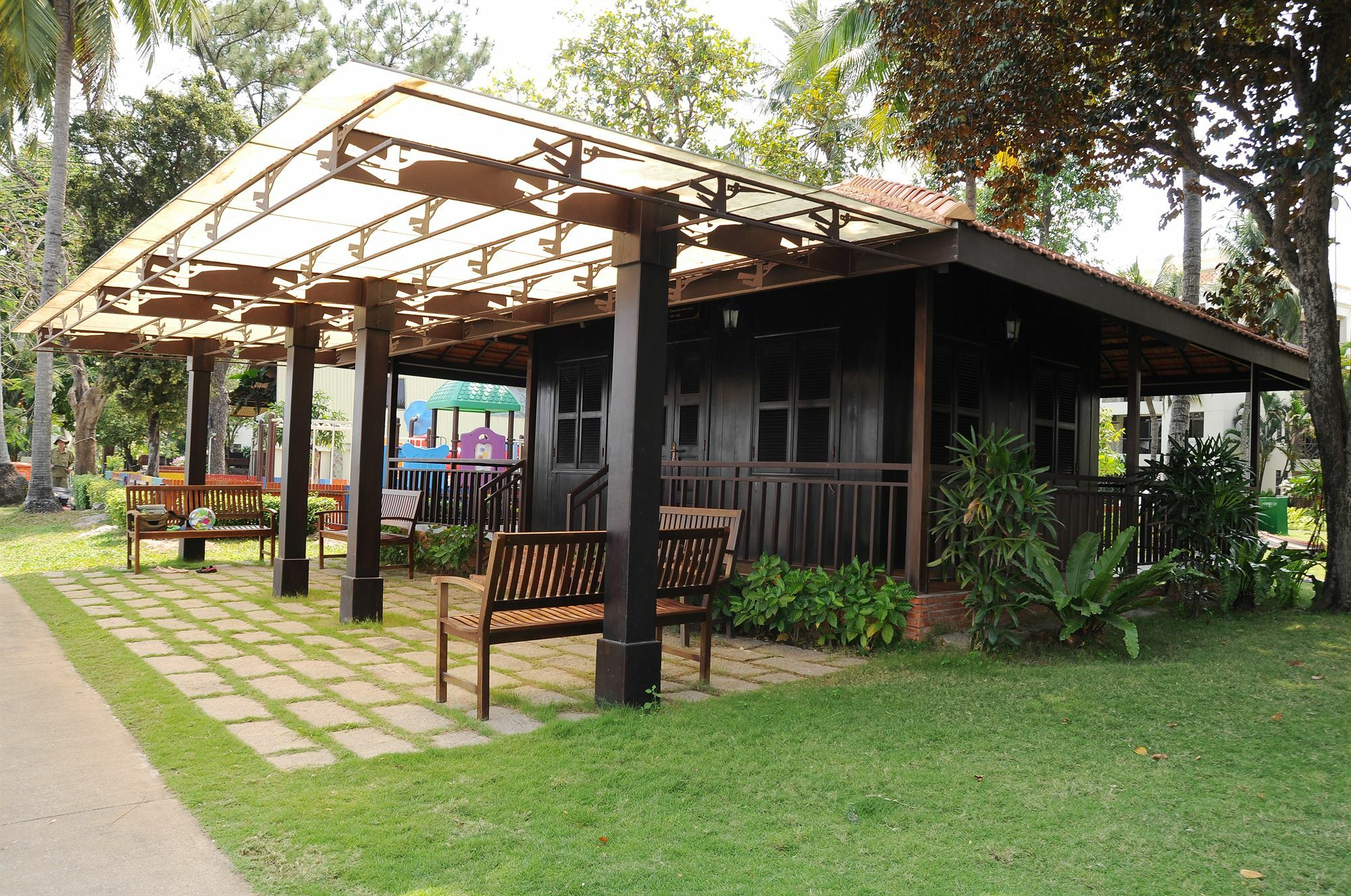 Riverside Serviced 4*