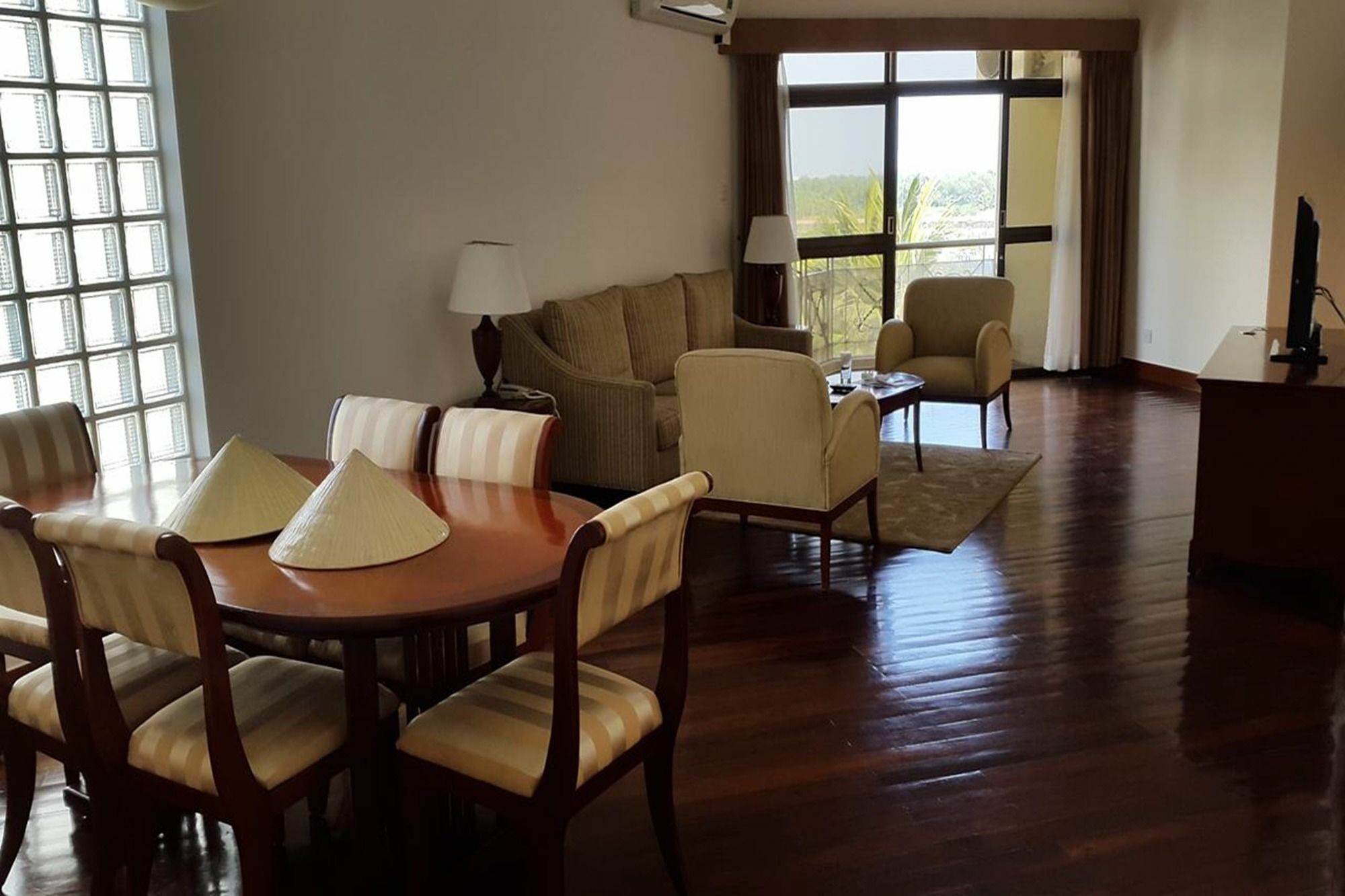 Riverside Serviced 4*