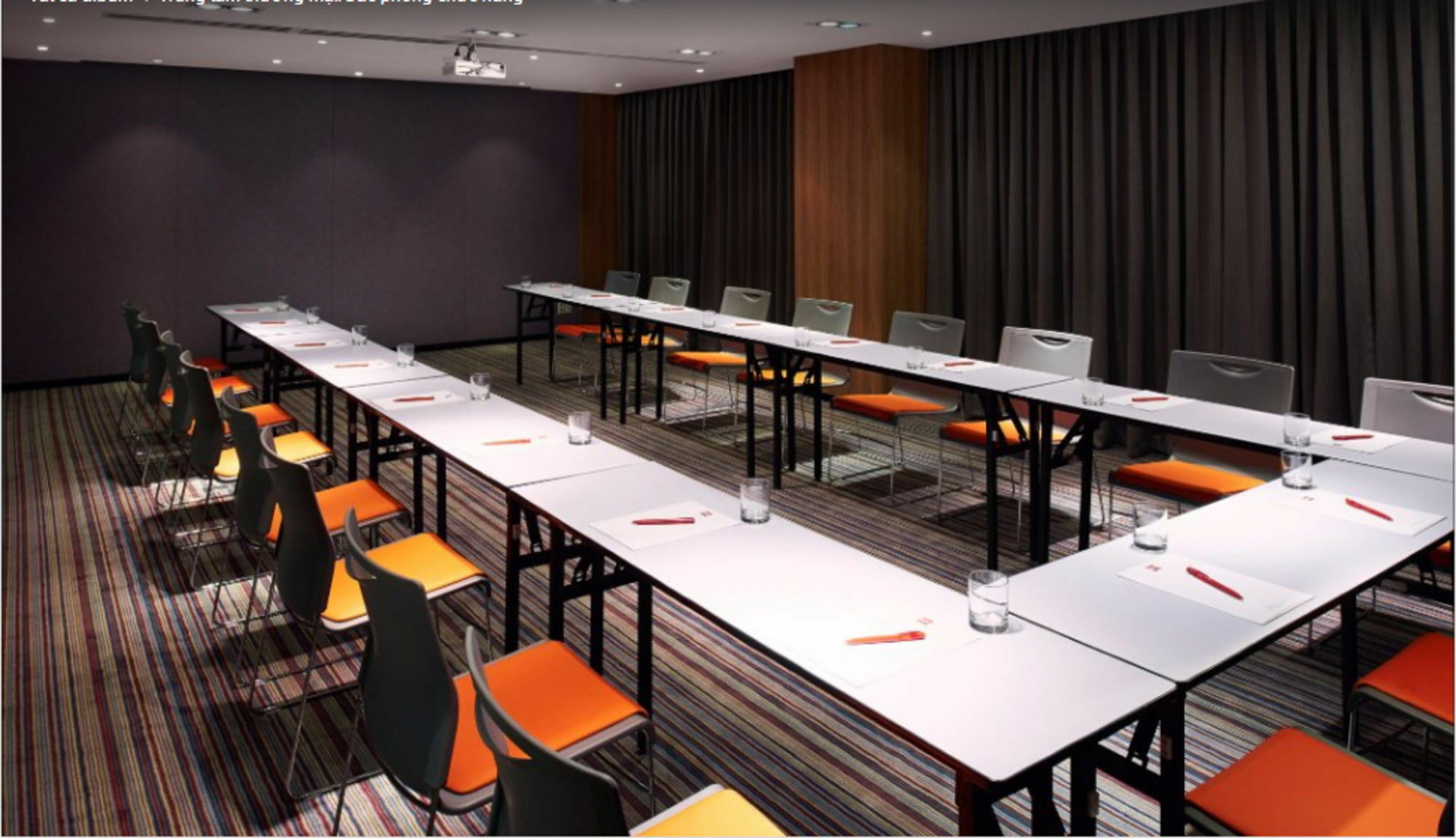 Hotel Ibis Saigon Airport 4*