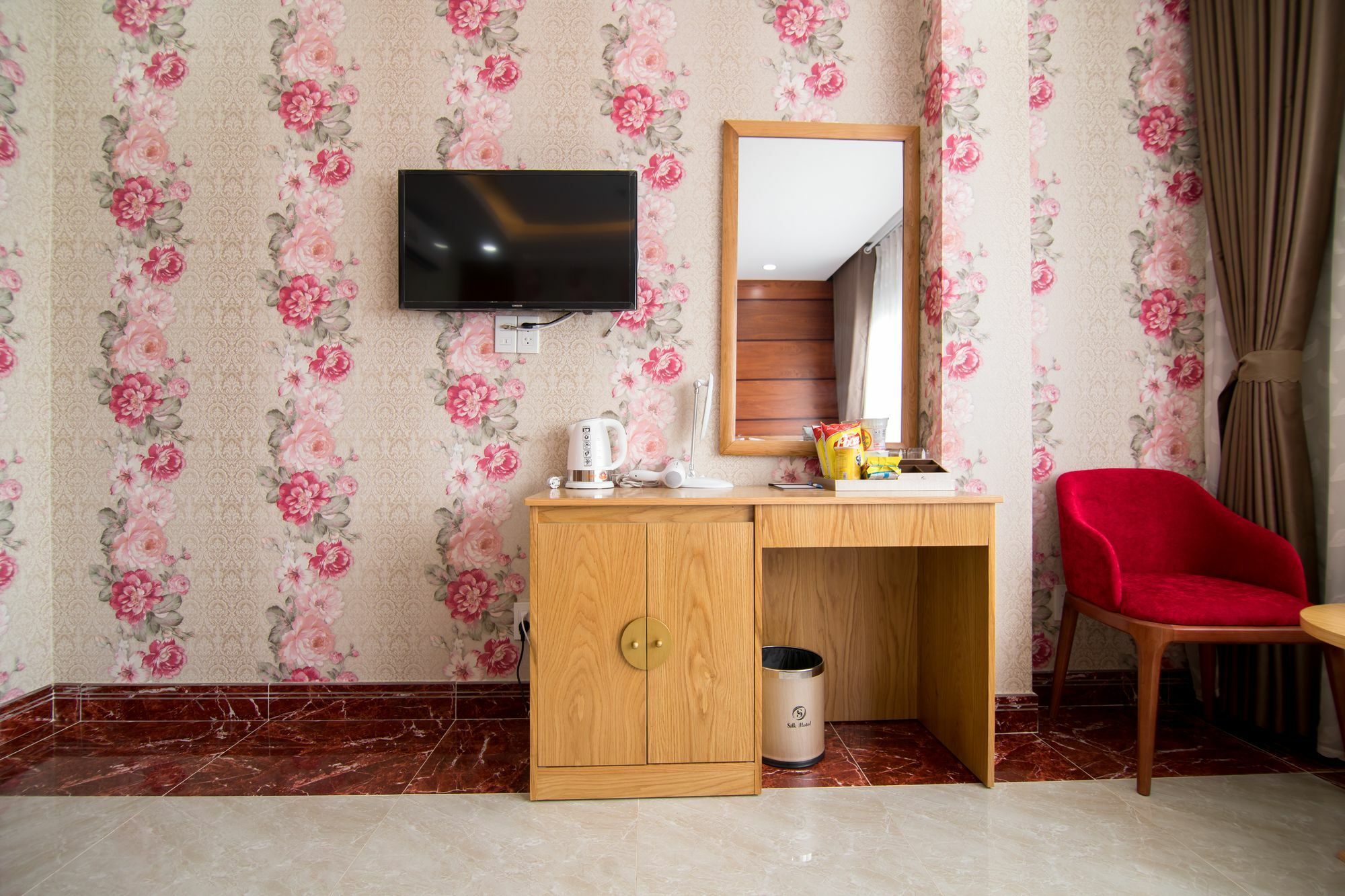 Khách sạn Silk Near Tan Son Nhat Airport 3*