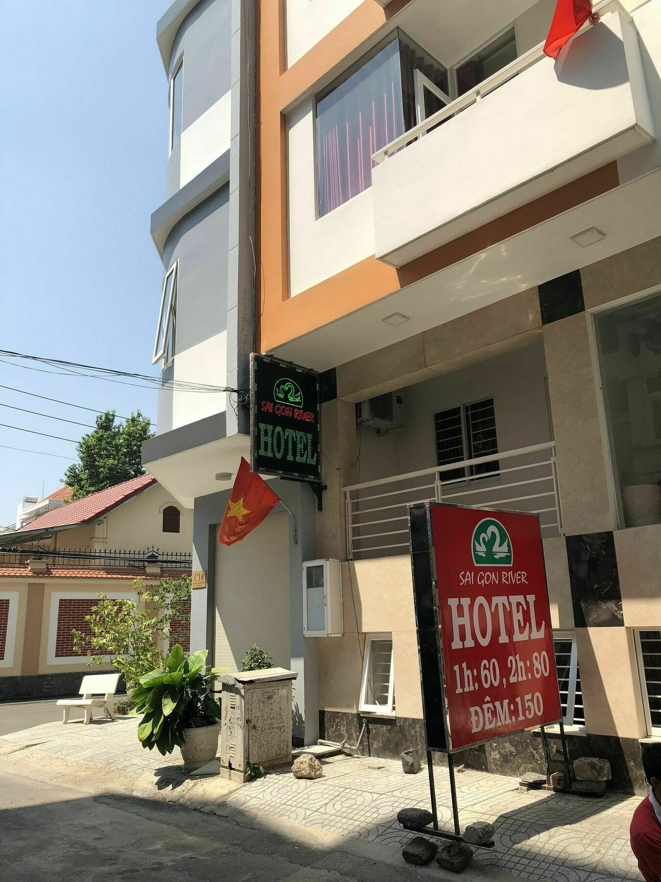 Sai Gon River Hotel 2*