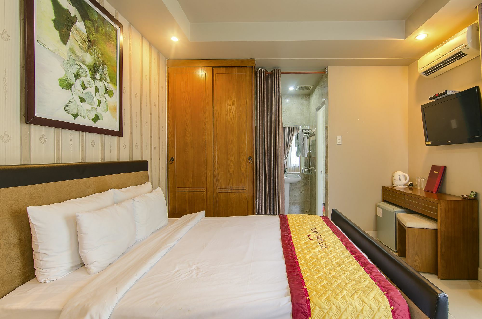 Hotel South Saigon *