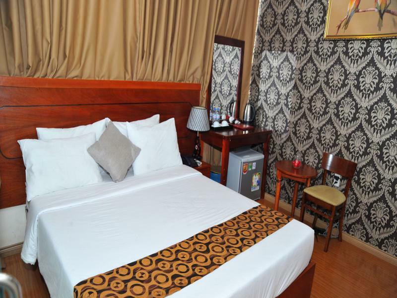 Queen - Ben Thanh Market 3*