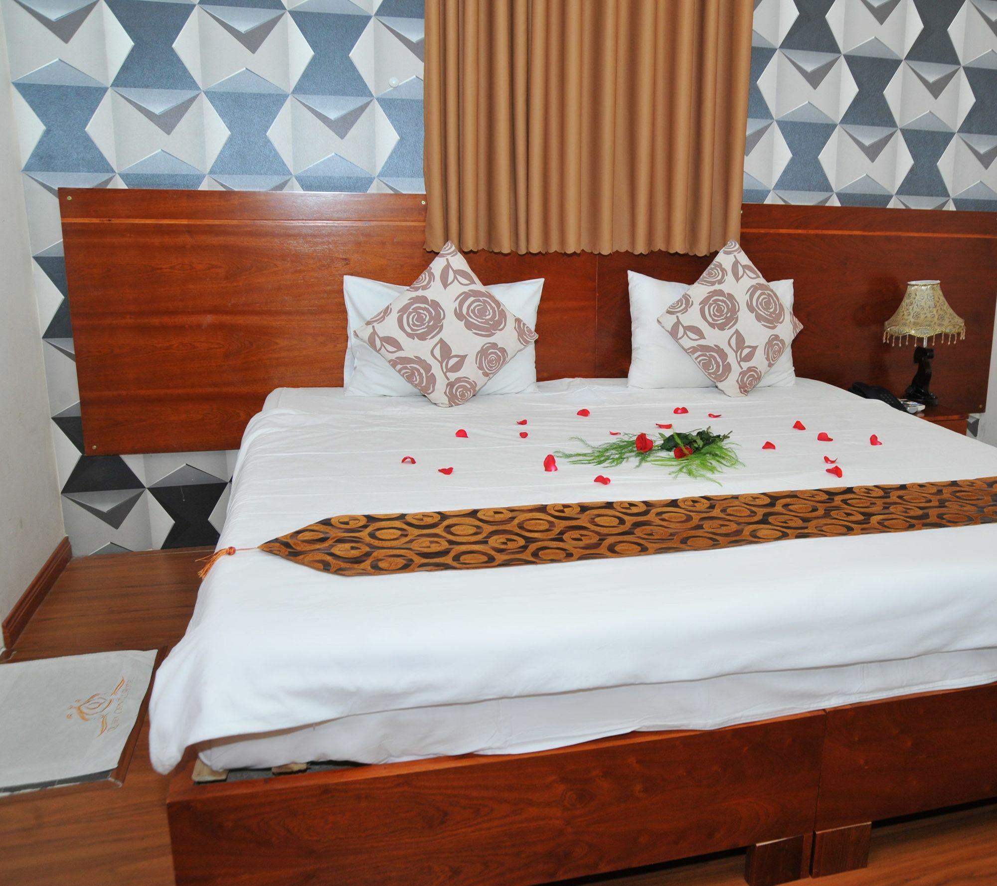 Hotel Queen - Ben Thanh Market 3*