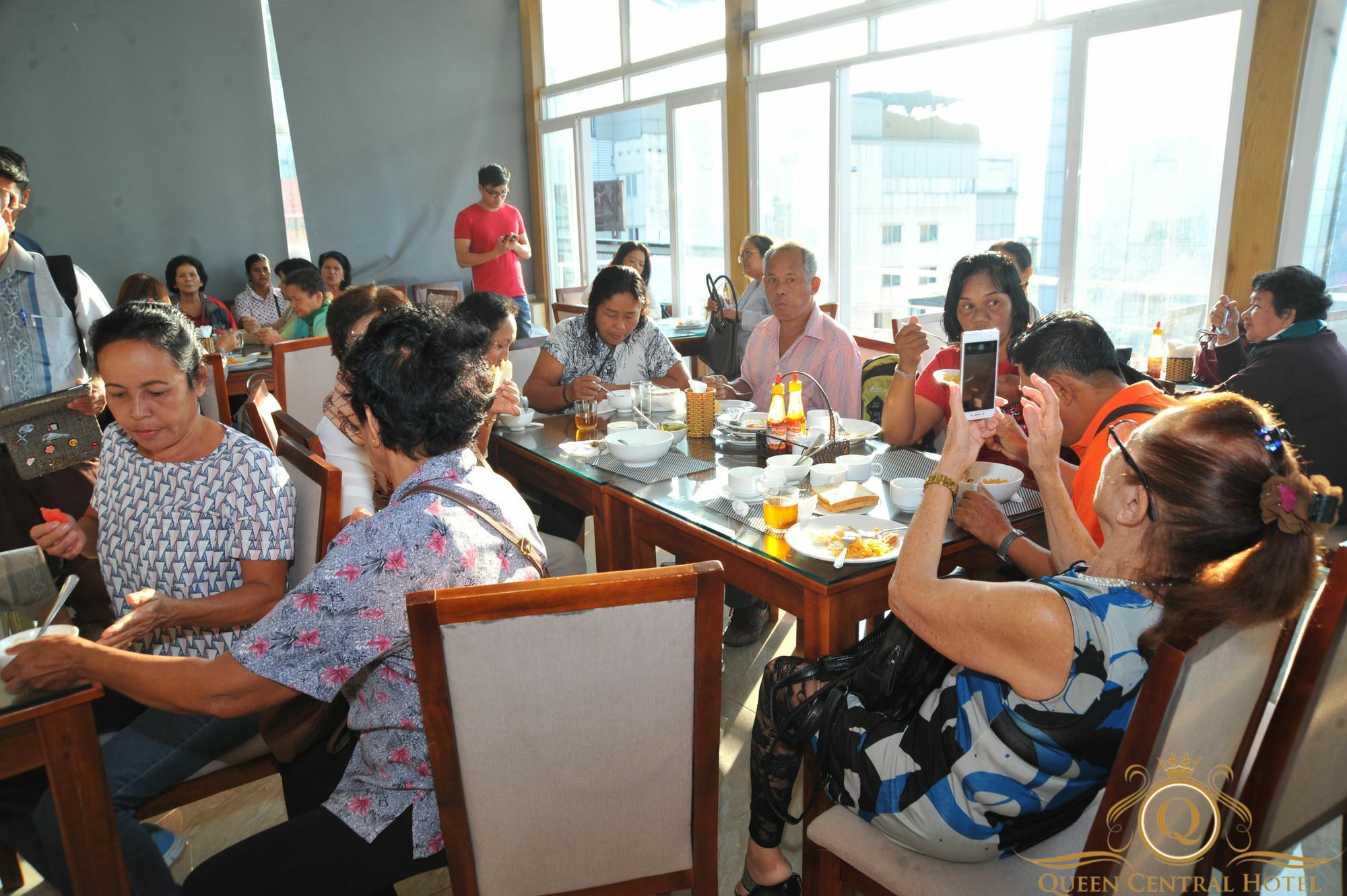 Hotel Queen - Ben Thanh Market 3*
