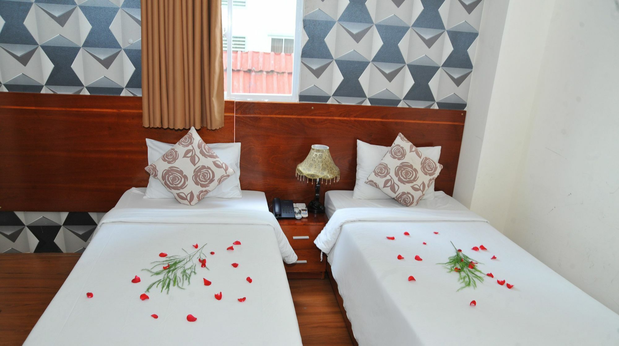 Queen - Ben Thanh Market Hotel