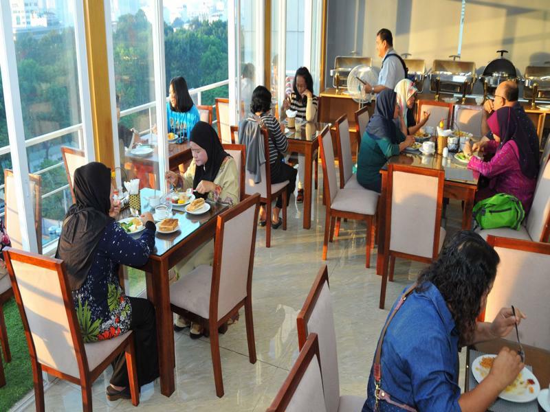 Queen - Ben Thanh Market Hotel 3*