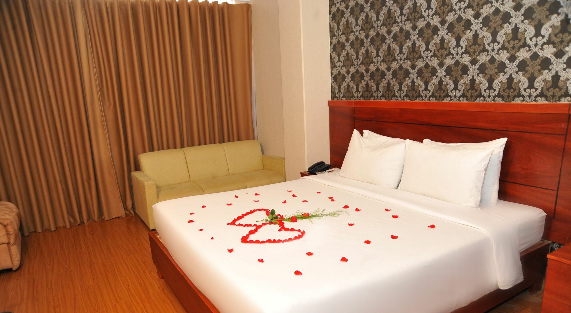 Queen - Ben Thanh Market Hotel 3*