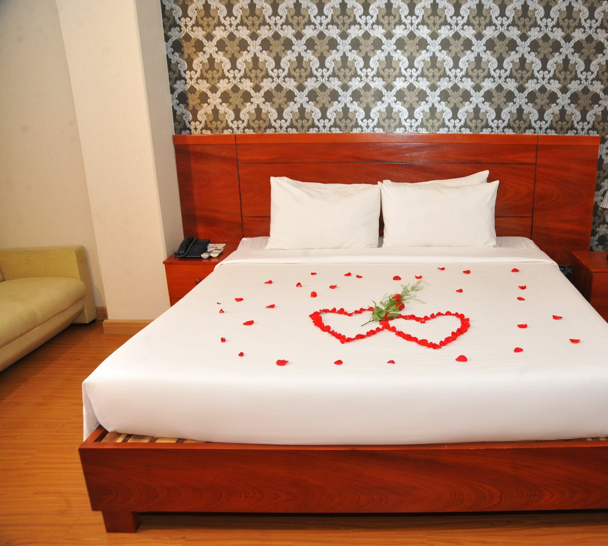 Queen - Ben Thanh Market Hotel