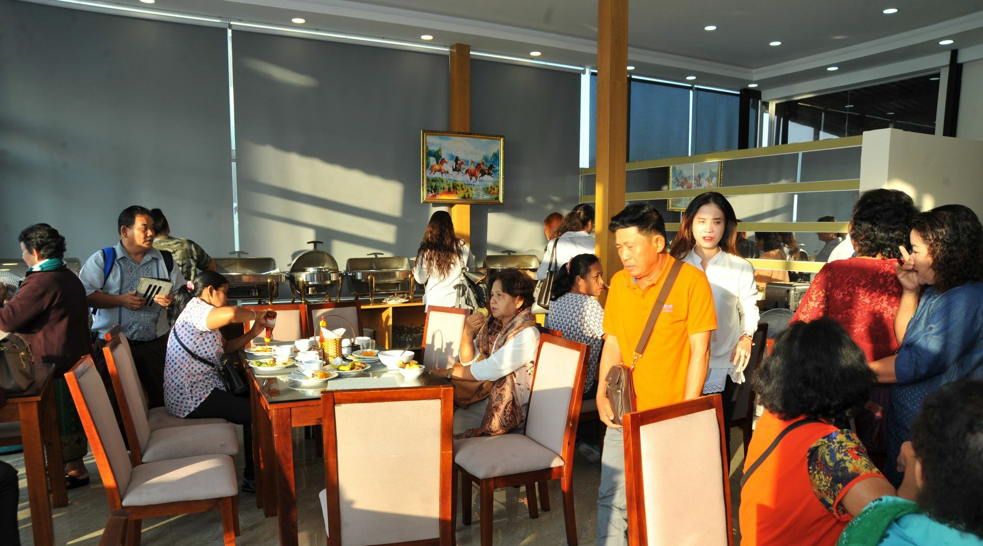 Queen - Ben Thanh Market 3*
