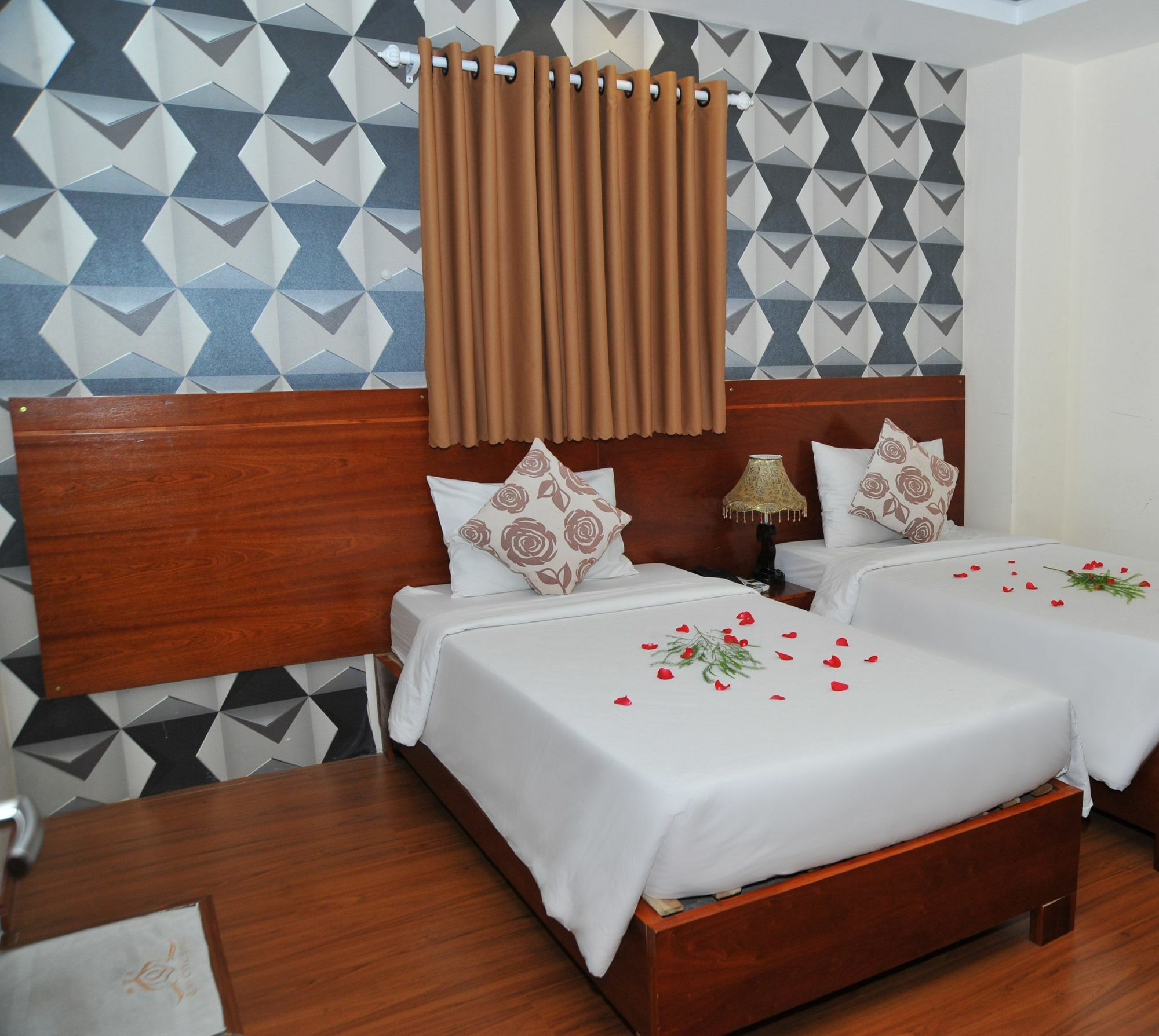 Queen - Ben Thanh Market Hotel 3*