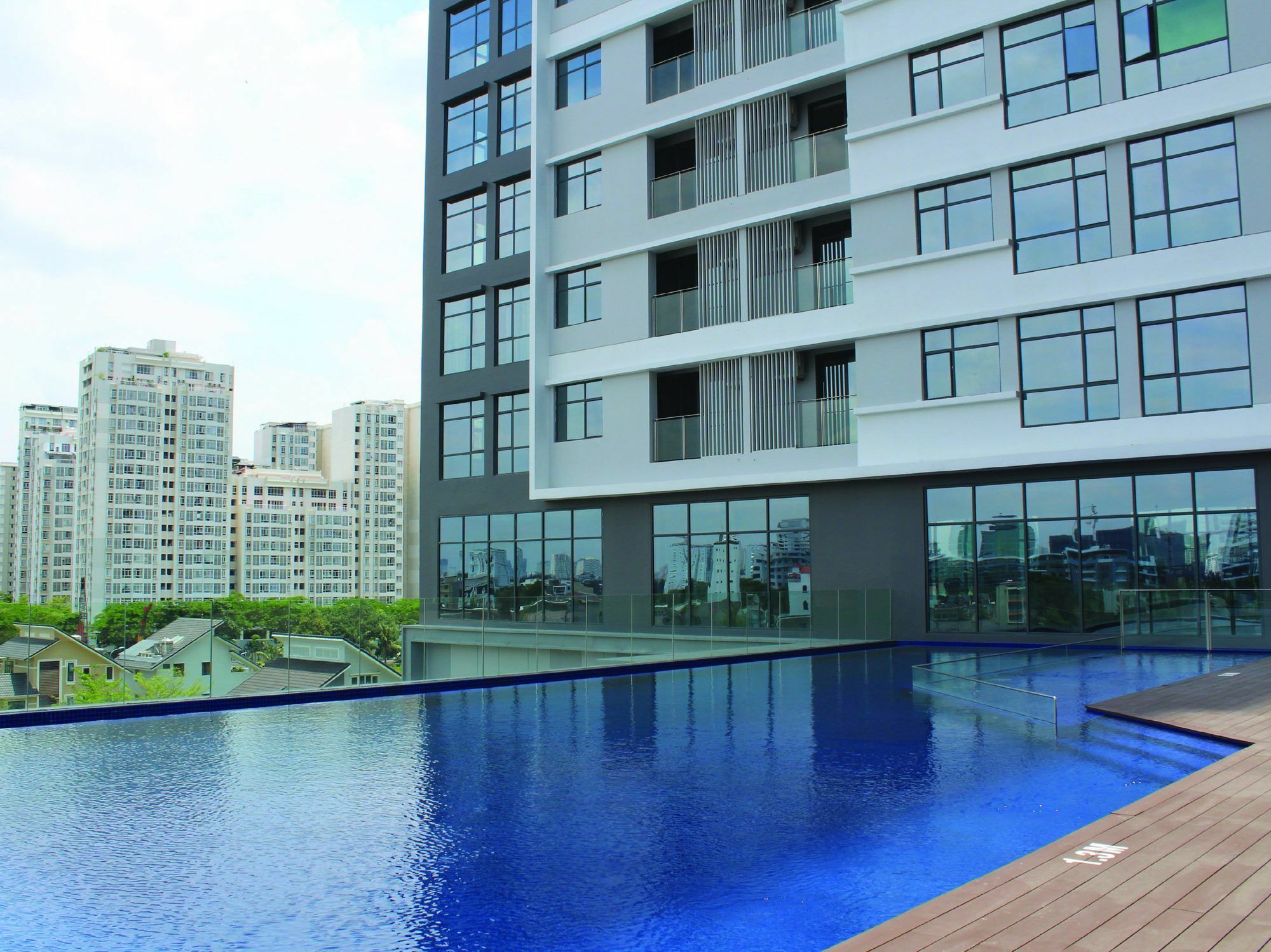 Oakwood Saigon Aparthotel 5*